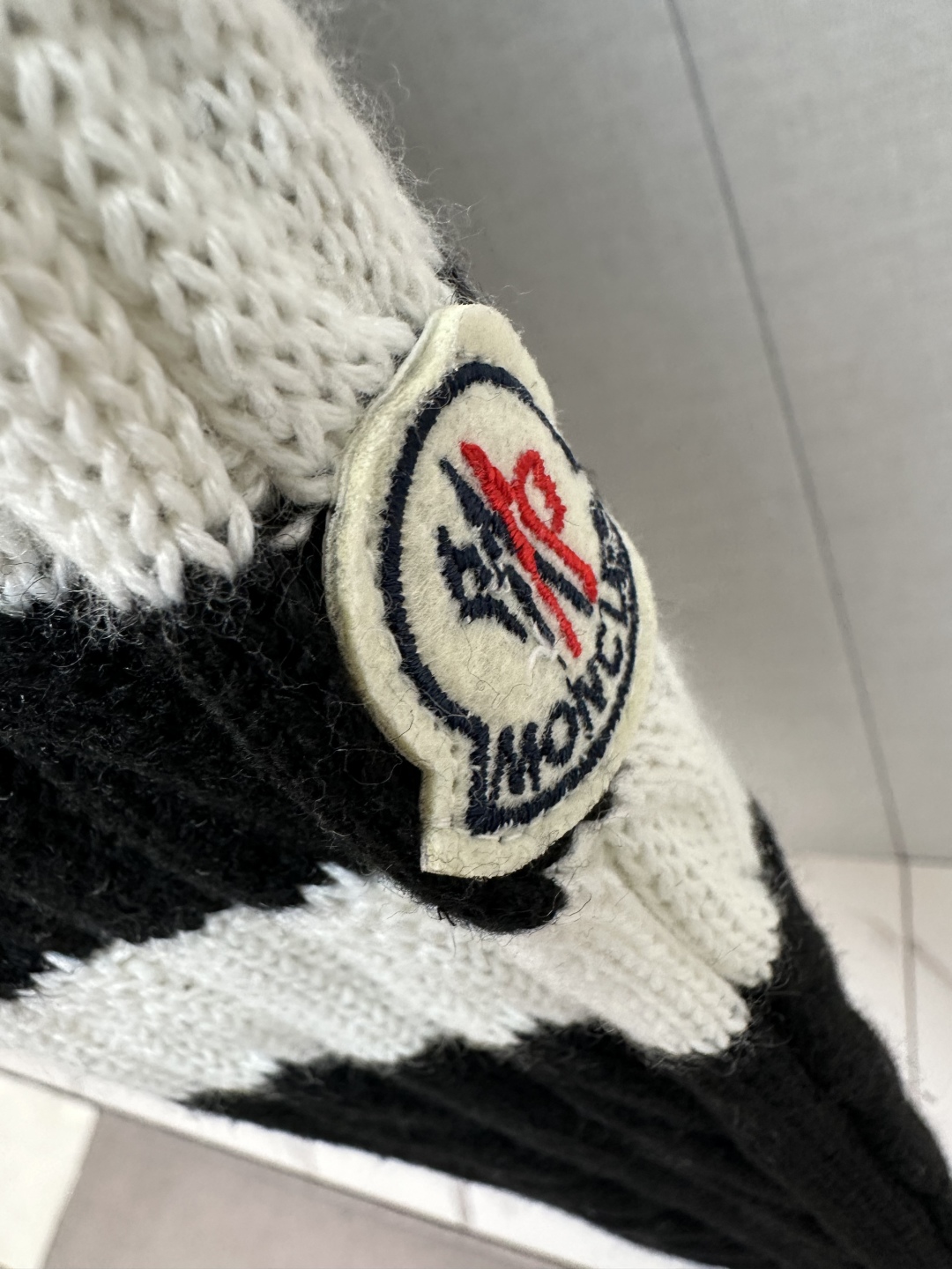 Wool-Blend Knit Sweater with Logo Design, Fashionable and Comfortable to Wear 8 cmp i1761131282286 4217 0 6