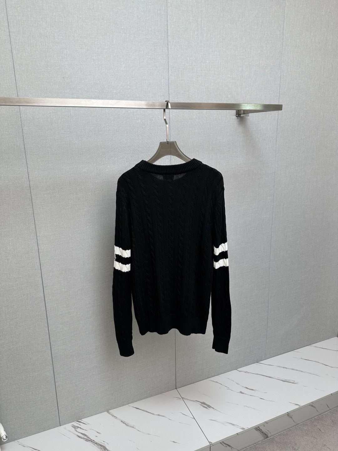 Wool-Blend Knit Sweater with Logo Design, Fashionable and Comfortable to Wear 10 cmp i1761131282359 8852 0 8