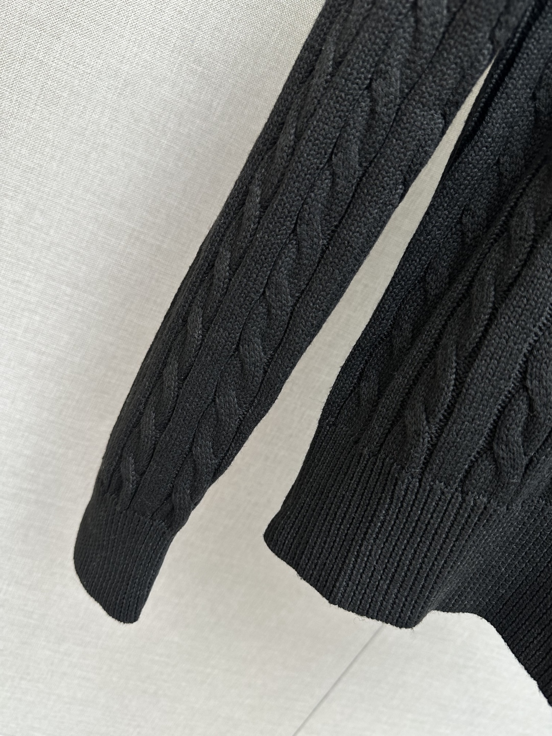 Wool-Blend Knit Sweater with Logo Design, Fashionable and Comfortable to Wear 6 cmp i1761131282401 9583 0 4