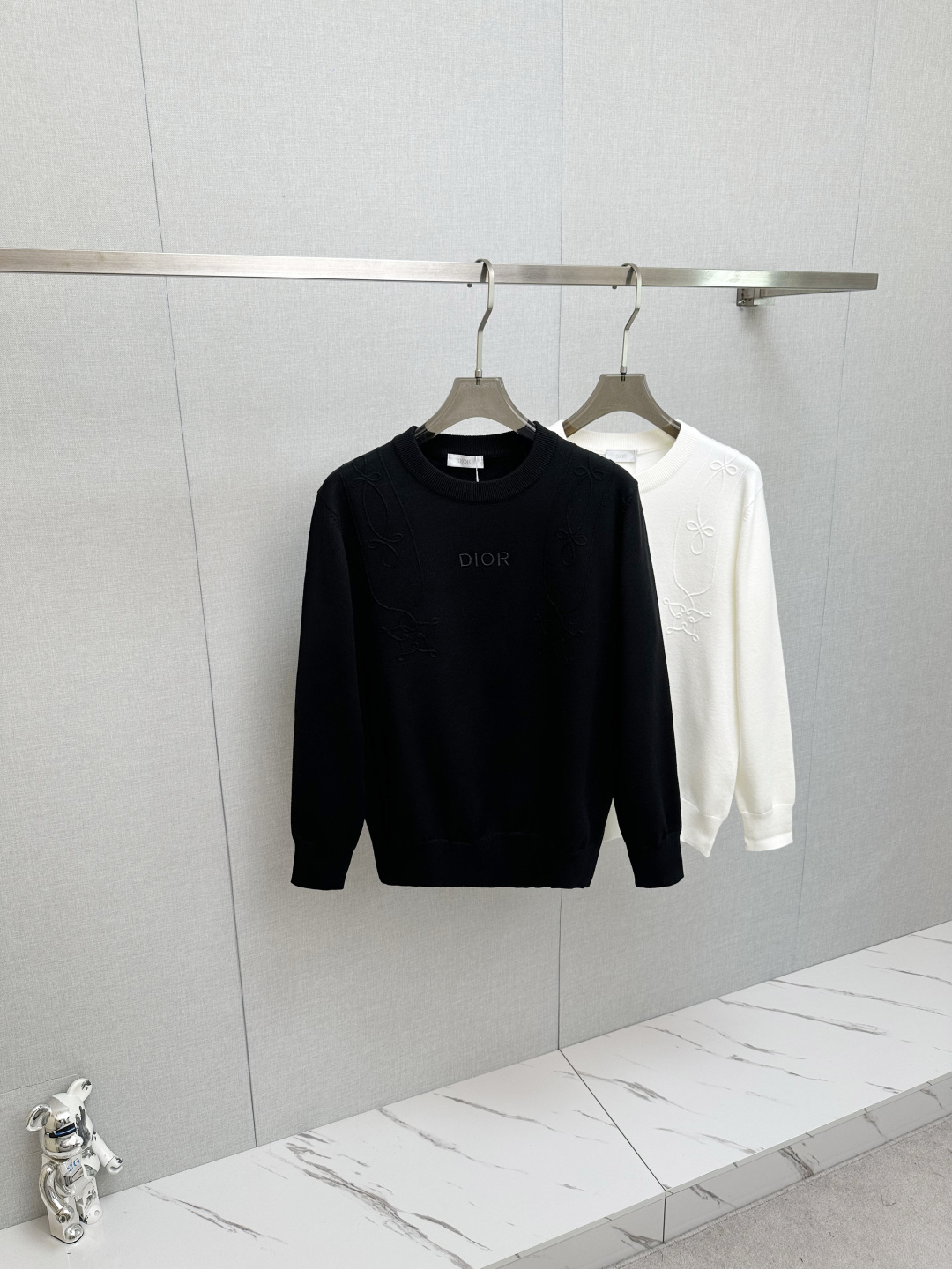 NO:597382,2025 DIOR new popular ss autumn and winter new sweater. Classic, simple and elegant brand pattern design knitted sweater, made of imported New Zealand sheep wool. Soft, delicate and very comfortable. The design is very simple, dear friends, hurry up and get it!  Size M—3XL,,dior,sweaters,alexander wang198609092025 DIOR 新款爆款ss秋冬新品毛衣 经典简约大气品牌图案设计针织毛衣,采用进口新西兰绵羊毛.柔软细腻 非常舒服 .设计非常的简洁,亲们赶紧入手！尺码M—3XL,,dior,sweaters,alexander wang,Men's clothing