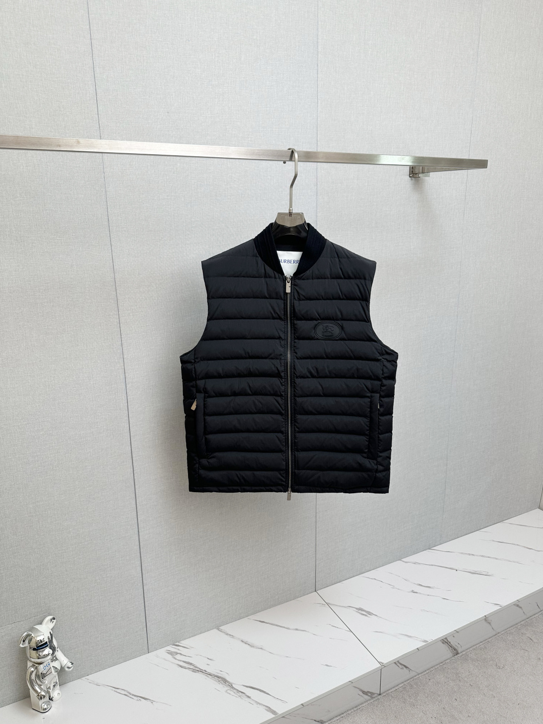 NO:597373,BBR, new autumn and winter down vest, original 1:1 customized hardware accessories, all imported and original customization. Welcome to compare at the counter. Absolutely high quality. Made of top-grade 90 white duck down. Super soft. Filled with feathers and fluffy. Super heavy fabrics with perfect workmanship. Size M-2xl,, down jacket, alexander wang19860909BBR,秋冬新款羽绒马甲,原版1:1订制五金配件全进口原版定制 欢迎专柜对比 绝对的高品质 采用顶级90白鸭绒 超柔软 充羽量蓬松饱满 超级重面料做工杠杠的版型完美 尺码M-2xl,,down jacket,alexander wang,Men's clothing