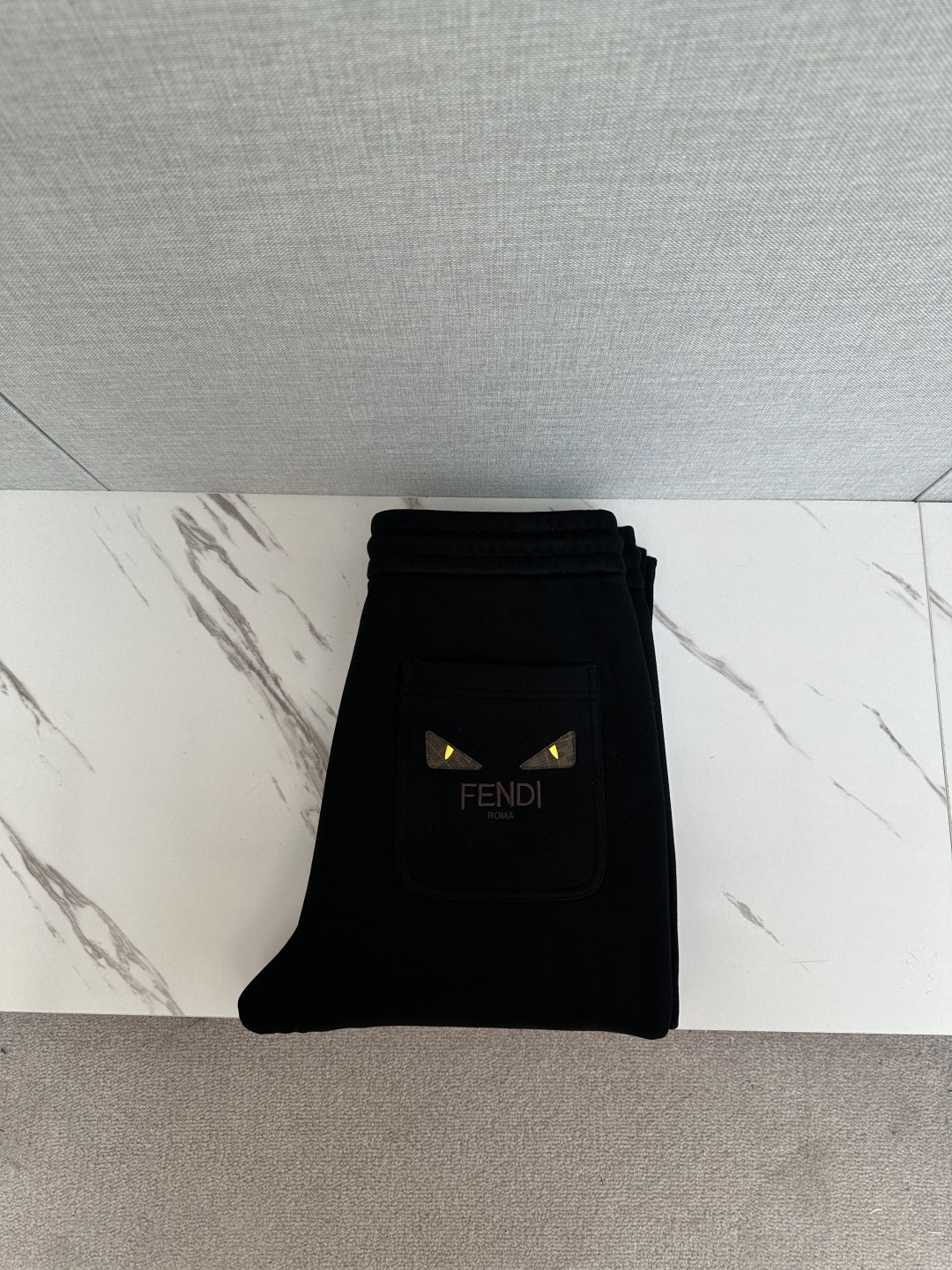 NO:596288,FD 2025 autumn and winter super hot casual pants, made of imported European fabrics, soft, comfortable and textured, original hardware accessories, very cool, exquisite detail processing, super upper body effect, fashionable and versatile. Made with exquisite craftsmanship, it shows the excellent style of high-end products. A must-have style!  Definitely one worth owning!  Size M-3XL,,alexander wang19860909FD 2025秋冬超火休闲裤,选用欧洲进口面料,柔软舒适有质感,原版五金配件,非常炫酷,细节处理精致,上身效果超级无敌赞,潮流百搭.尚选面料匠心而制 彰显卓越臻品风范 必备款式！绝对值得拥有的一条！尺码M-3XL,,alexander wang,Men's clothing