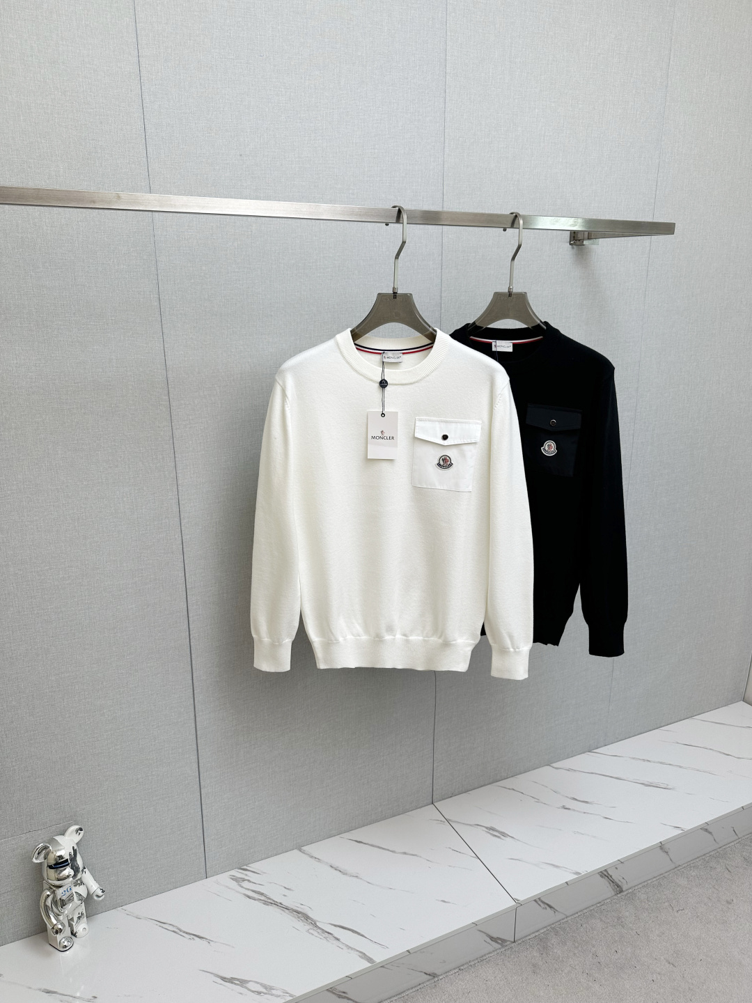 NO:657887,MO's new popular SS autumn and winter new sweater is a classic, simple and elegant brand pattern design knitted sweater, made of imported New Zealand sheep wool. Soft, delicate and very comfortable. The design is very simple, dear friends, hurry up and get it!  Size M—3XL,,sweaters,alexander wang19860909MO 新款爆款ss秋冬新品毛衣 经典简约大气品牌图案设计针织毛衣,采用进口新西兰绵羊毛.柔软细腻 非常舒服 .设计非常的简洁,亲们赶紧入手！尺码M—3XL,,sweaters,alexander wang,Men's clothing