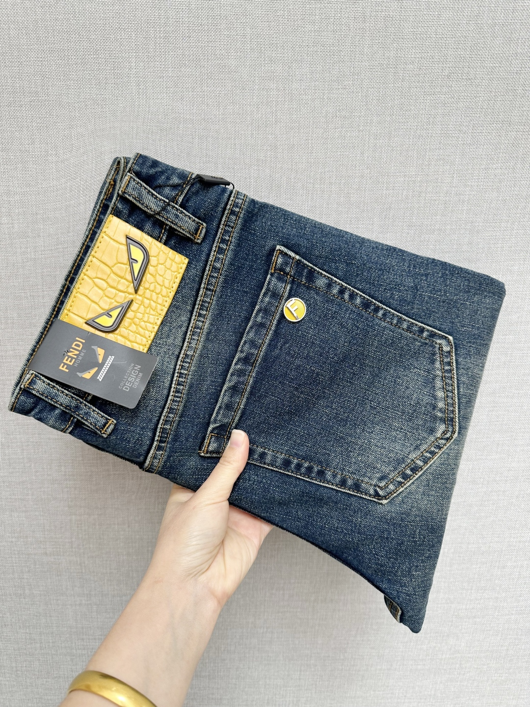 NO:648006,FD original washed casual jeans, imported original washed stretch fabric, comfortable and elastic, unique design, super correct fit, comfortable and breathable, extremely high grade, counter quality, handsome upper body, size 29-38,,jeans,alexander wang19860909FD 原厂水洗休闲牛仔裤,进口原版水洗弹力面料,舒适有弹性,独特设计,版型超正,舒适透气,档次极高,专柜品质,上身帅气十足,码数29-38,,jeans,alexander wang,Men's clothing