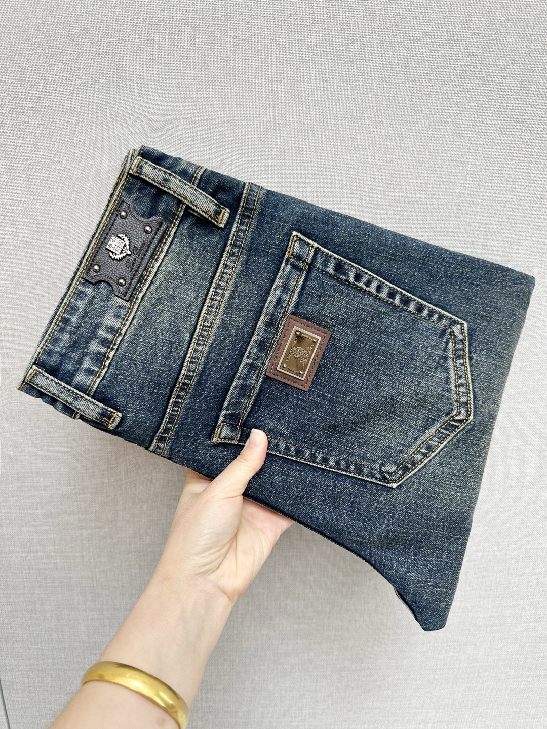 NO:648000,LP original washed casual jeans, imported original washed stretch fabric, comfortable and elastic, unique design, super correct fit, comfortable and breathable, extremely high grade, counter quality, handsome upper body, code number 29-38,,loro piana,jeans,alexander wang19860909LP 原厂水洗休闲牛仔裤,进口原版水洗弹力面料,舒适有弹性,独特设计,版型超正,舒适透气,档次极高,专柜品质,上身帅气十足,码数29-38,,loro piana,jeans,alexander wang,Men's clothing