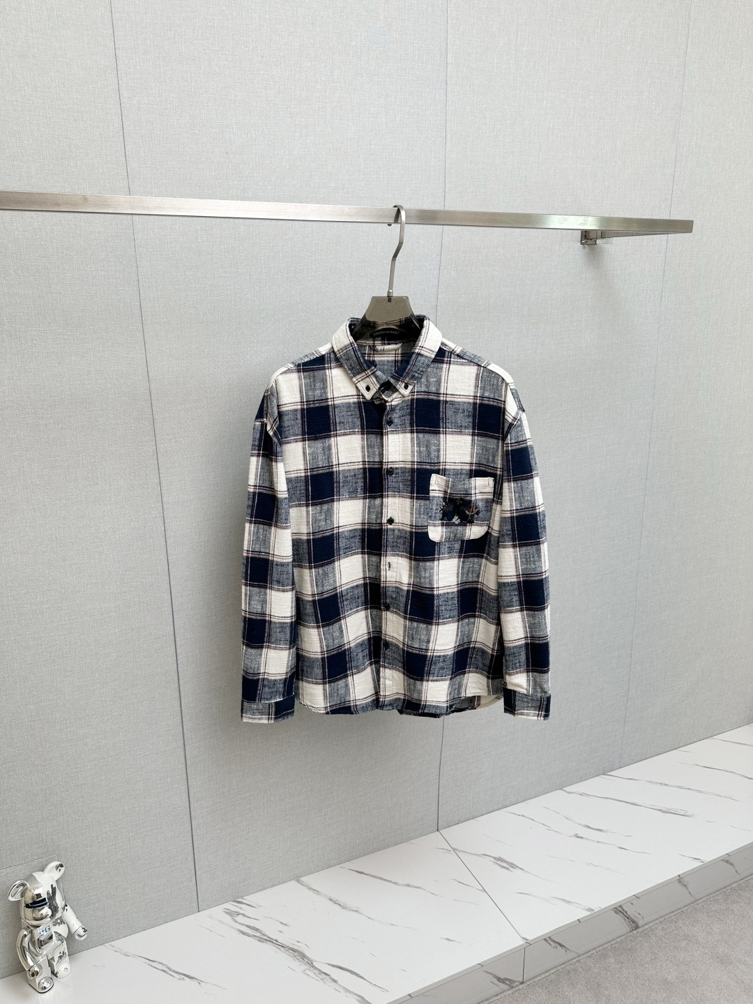 NO:608448,Croxin 2025 new shirts, trading company channels are rare, leading official website sales!  The classic casual shirt has a unique design, a simple and clean, classic and fashionable version. It is a versatile style that can be switched at will. The fabric feels soft and delicate, highly moisture-absorbent and breathable. It is close to the skin and comfortable to wear. It can be worn alone as an inner layer or as a jacket. Its versatile performance is beyond your imagination!  The upper body of the ready-to-wear is simple and fashionable yet elegant!  Size M-2XL,,chrome hearts,jackets & coats,shirts,alexander wang19860909克罗心 2025新款衬衫,贸易公司渠道稀出,领先官网发售！经典休闲衬衫搭配独特的设计,简洁干净、经典时髦的版型设计,属于可随意切换风格的百搭款式,面料手感软糯细腻,极具吸湿透气性,贴身着穿亲肤舒适,即可单穿内搭、也可用来作为外套着穿搭配,其百搭性能超乎你的想象！成衣上身简约时髦又不失优雅感！码数M-2XL,,chrome hearts,jackets & coats,shirts,alexander wang,Men's clothing