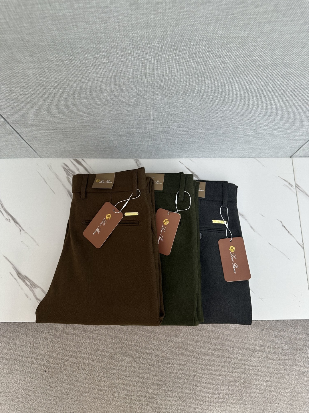 NO:610745,LP 1945ss new autumn and winter product, available on the official website at the same time, men's business casual trousers, made of customer-supplied elastic fabric, with classic hardware in the back pocket, the material is soft and comfortable, very comfortable, original hardware, unique design, fashionable and casual, and the upper body effect is super good. Size: 29-36,, loro piana, alexander wang19860909LP 1945ss秋冬新品,官网同步有售,男士商务休闲西裤,采用客供弹力面料,后兜采用经典五金搭配,用料柔软舒适,非常舒适,原版五金,设计独特,时尚又休闲,上身效果超级棒.码数:29—36,,loro piana,alexander wang,Men's clothing