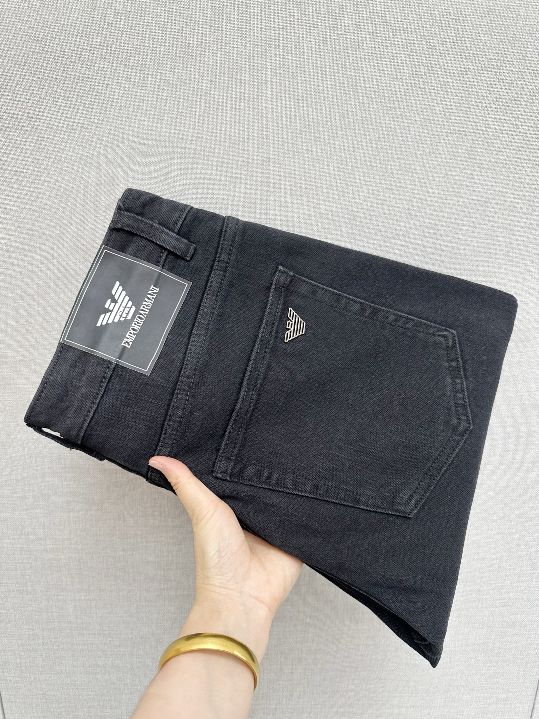 NO:653359,Armani's official website counters are available at the same time, original goods, super stylish jeans, customized original washed denim fabric, unique design, top-notch printing technology letter pattern logo, original hardware accessories decoration, an extremely outstanding pair of jeans, the materials and craftsmanship are extremely luxurious and exquisite, extremely high-grade, handsome and stylish upper body, recommended, code number 29-36,,armani,jeans,alexander wang19860909阿玛尼 官网专柜同步有售,原单狠货,超级有范儿的一款牛仔裤,定制原版水洗牛仔面料,独特设计,顶级印花工艺字母图案logo,原版五金辅料装饰,极为翘楚的一款牛仔裤,用料与工艺都极致奢华精湛,档次极高,上身帅气有型,推荐,码数29—36,,armani,jeans,alexander wang,Men's clothing