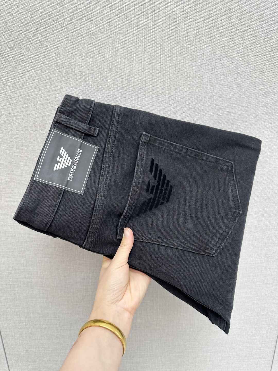 NO:653398,Armani's official website counters are available at the same time, original goods, super stylish jeans, customized original washed denim fabric, unique design, top-notch printing technology letter pattern logo, original hardware accessories decoration, an extremely outstanding pair of jeans, the materials and craftsmanship are extremely luxurious and exquisite, extremely high-grade, handsome and stylish upper body, recommended, code number 29-36,,armani,jeans,alexander wang19860909阿玛尼 官网专柜同步有售,原单狠货,超级有范儿的一款牛仔裤,定制原版水洗牛仔面料,独特设计,顶级印花工艺字母图案logo,原版五金辅料装饰,极为翘楚的一款牛仔裤,用料与工艺都极致奢华精湛,档次极高,上身帅气有型,推荐,码数29—36,,armani,jeans,alexander wang,Men's clothing