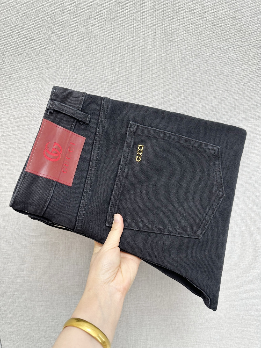 NO:653357,GUCCI official website counters are available at the same time, original goods, super stylish jeans, customized original washed denim fabric, unique design, top-notch printing technology letter pattern logo, original hardware accessories decoration, an extremely outstanding pair of jeans, the materials and craftsmanship are extremely luxurious and exquisite, extremely high-grade, handsome and stylish upper body, recommended, code number 29-36,, gucci, jeans, alexander wang19860909GUCCI 官网专柜同步有售,原单狠货,超级有范儿的一款牛仔裤,定制原版水洗牛仔面料,独特设计,顶级印花工艺字母图案logo,原版五金辅料装饰,极为翘楚的一款牛仔裤,用料与工艺都极致奢华精湛,档次极高,上身帅气有型,推荐,码数29—36,,gucci,jeans,alexander wang,Men's clothing