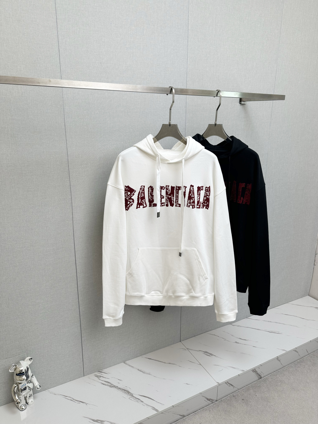 NO:657838,BA 2025 autumn and winter new long-sleeved hooded sweatshirt, classic logo design, versatile style, available simultaneously on the official website. Soft, delicate and warm, highly skin-friendly, perfectly interpreting the brand's fashion trend!  A man's wardrobe is indispensable for the basics. It is a low-key design and a must-have item. Dear friends, hurry up and get it!  Size S—XL,,hoodie,sweatshirts,hats,alexander wang19860909BA 2025秋冬新品长袖连帽卫衣卫衣,经典Logo设计,百搭款 官网同步发售 柔软细腻保暖 亲肤感极高,完美诠释出品牌的时尚潮流！男人的衣柜都少不了基础 是低调的设计 必备款,亲们赶紧入手！码数S—XL,,hoodie,sweatshirts,hats,alexander wang,Men's clothing