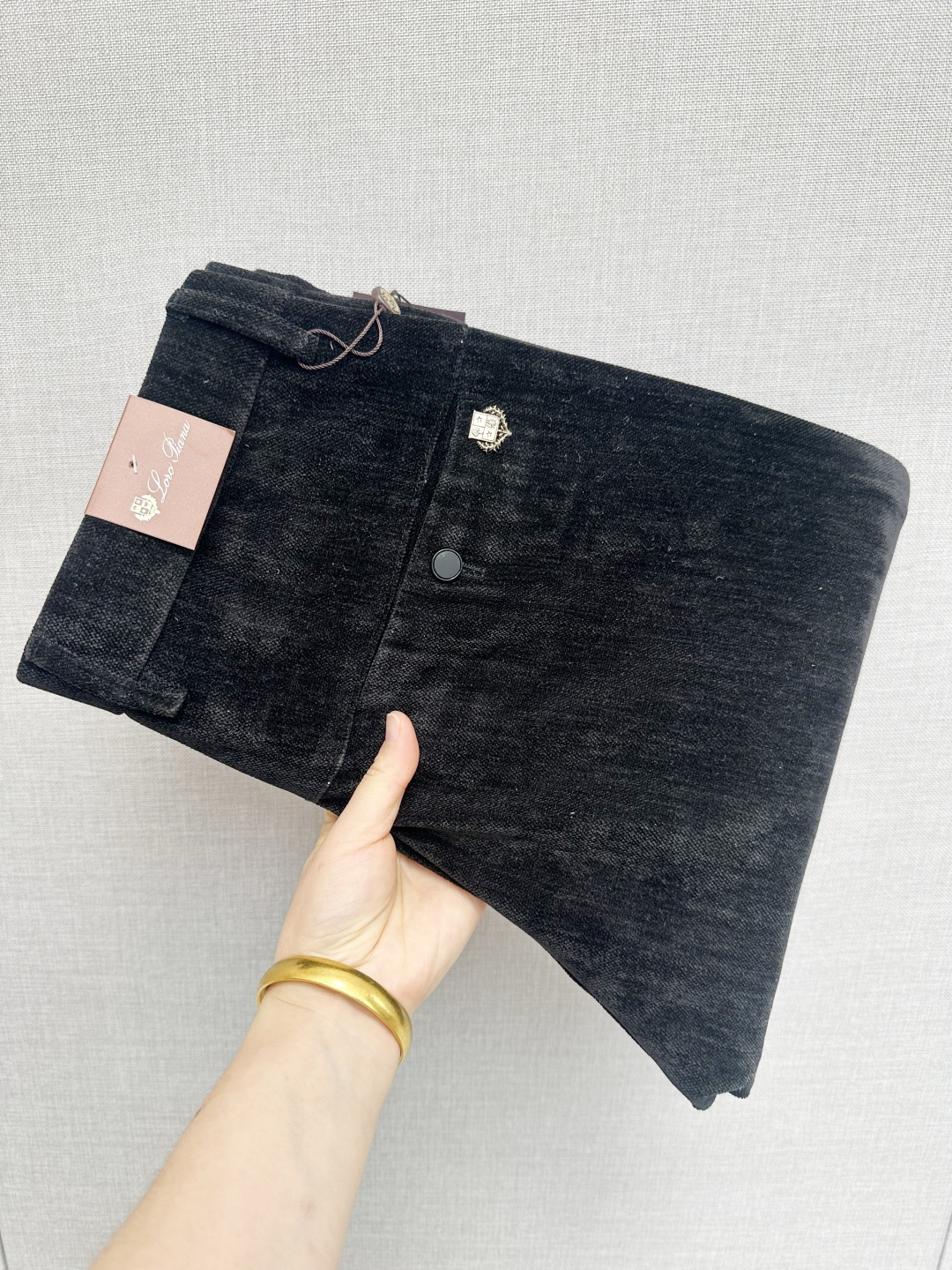 NO:626083,LP latest trade order corduroy slacks!  Full condition!  !  Customized exclusive corduroy fabric tailoring!  The upper body is comfortable and breathable, not stiff, and has a rich three-dimensional feel overall. It is a quality export order that meets the simple needs of commuters. The upper body effect is very good, slimming, and not picky about the figure. The fabric workmanship... is impeccable. Only good craftsmanship and good fabrics can make you wear a good taste. It is a must-have item for everyone!  Size M-3XL,,loro piana,alexander wang19860909LP 最新贸易订单灯芯绒休闲裤！全品相！！定制专属灯芯绒面料剪裁！上身舒适透气,不僵硬,整体有着丰富的立体感,品质出口订单,满足通勤人们对于着装的简约需求,上身效果很好,显瘦,不挑剔身材.面料做工....无可挑剔,好工艺好面料才能穿出好品味一款,人手必备单品！尺码M-3XL,,loro piana,alexander wang,Men's clothing