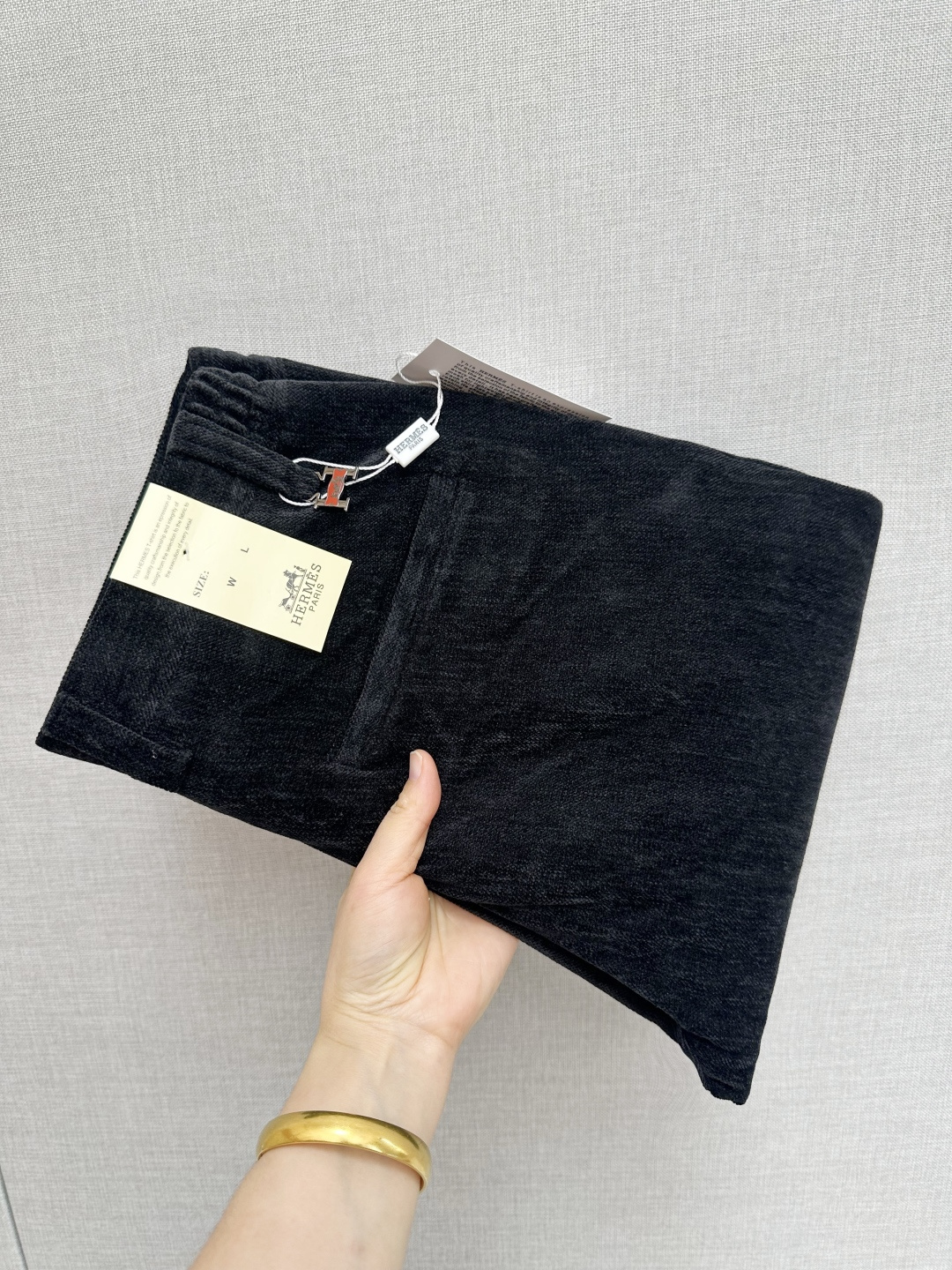 NO:629652,H Family 2025 latest trade order corduroy casual pants!  Full condition!  !  Customized exclusive corduroy fabric tailoring!  The upper body is comfortable and breathable, not stiff, and has a rich three-dimensional feel overall. It is a quality export order that meets the simple needs of commuters. The upper body effect is very good, slimming, and not picky about the figure. The fabric workmanship... is impeccable. Only good craftsmanship and good fabrics can make you wear a good taste. It is a must-have item for everyone!  Size M-3XL,,alexander wang19860909H家 2025最新贸易订单灯芯绒休闲裤！全品相！！定制专属灯芯绒面料剪裁！上身舒适透气,不僵硬,整体有着丰富的立体感,品质出口订单,满足通勤人们对于着装的简约需求,上身效果很好,显瘦,不挑剔身材.面料做工....无可挑剔,好工艺好面料才能穿出好品味一款,人手必备单品！尺码M-3XL,,alexander wang,Men's clothing