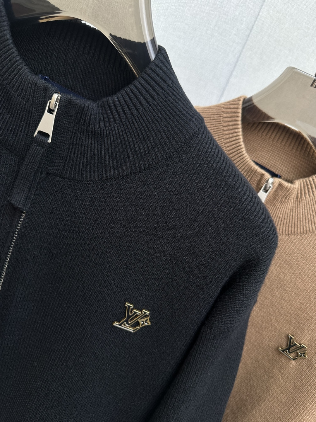 Louis Vuitton Embroidered Wool Sweater - Classic & Comfortable 5 cmp i1764846705451 9096 0 3