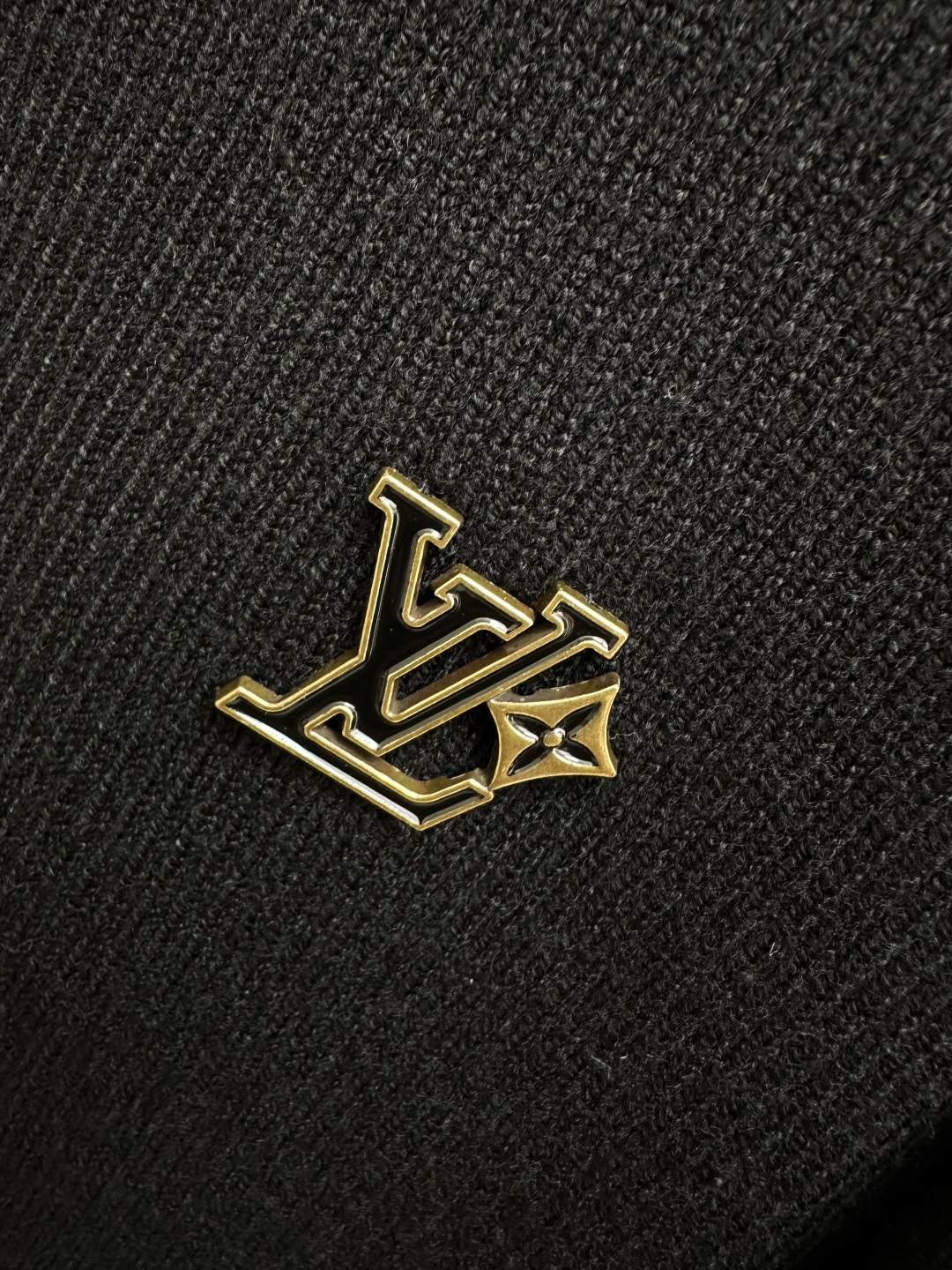 Louis Vuitton Embroidered Wool Sweater - Classic & Comfortable 6 cmp i1764846705481 2086 0 4