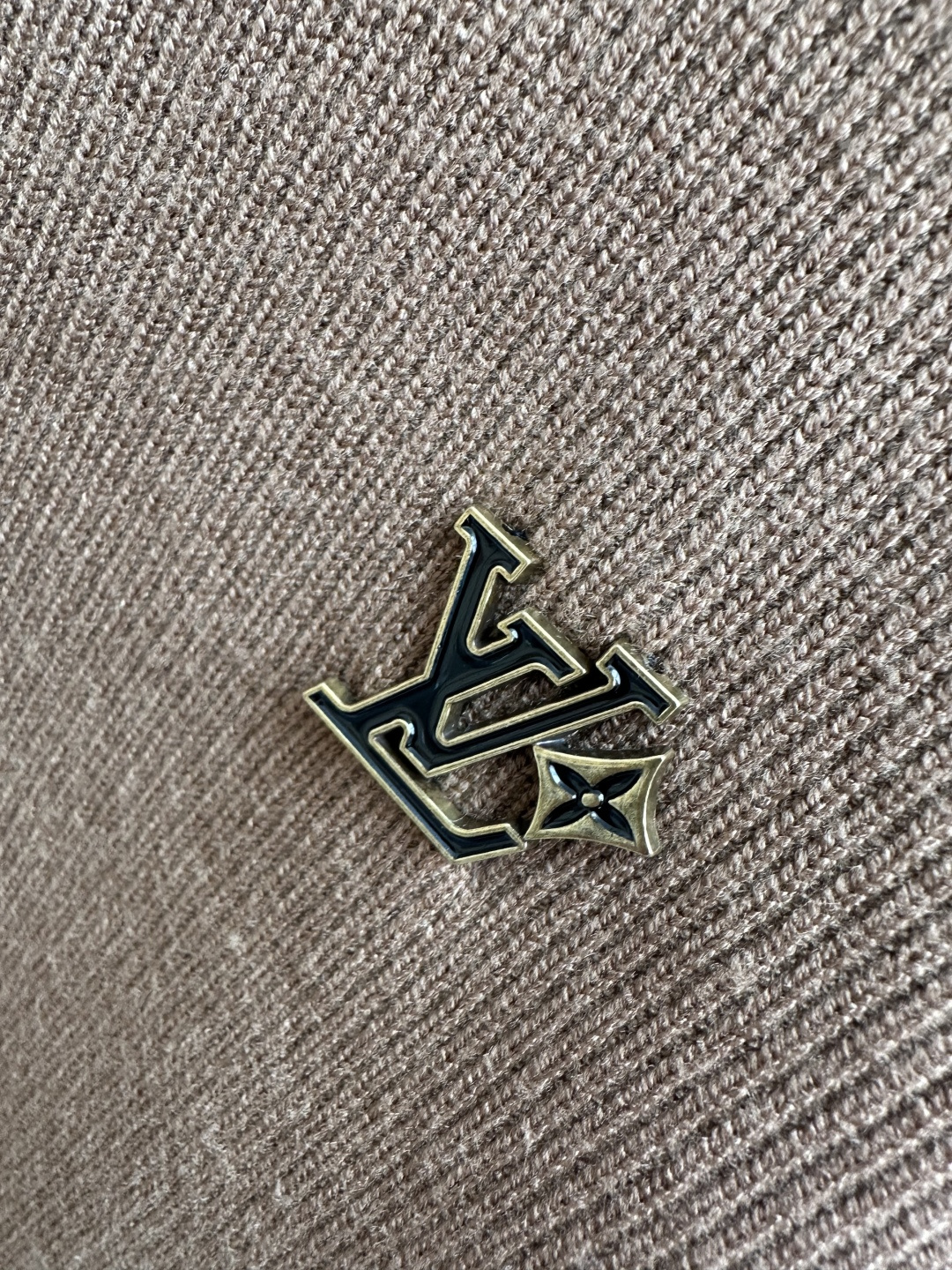 Louis Vuitton Wool Sweater with Embroidered Logo - Classic & Comfortable 6 cmp i1764846732464 469 0 4