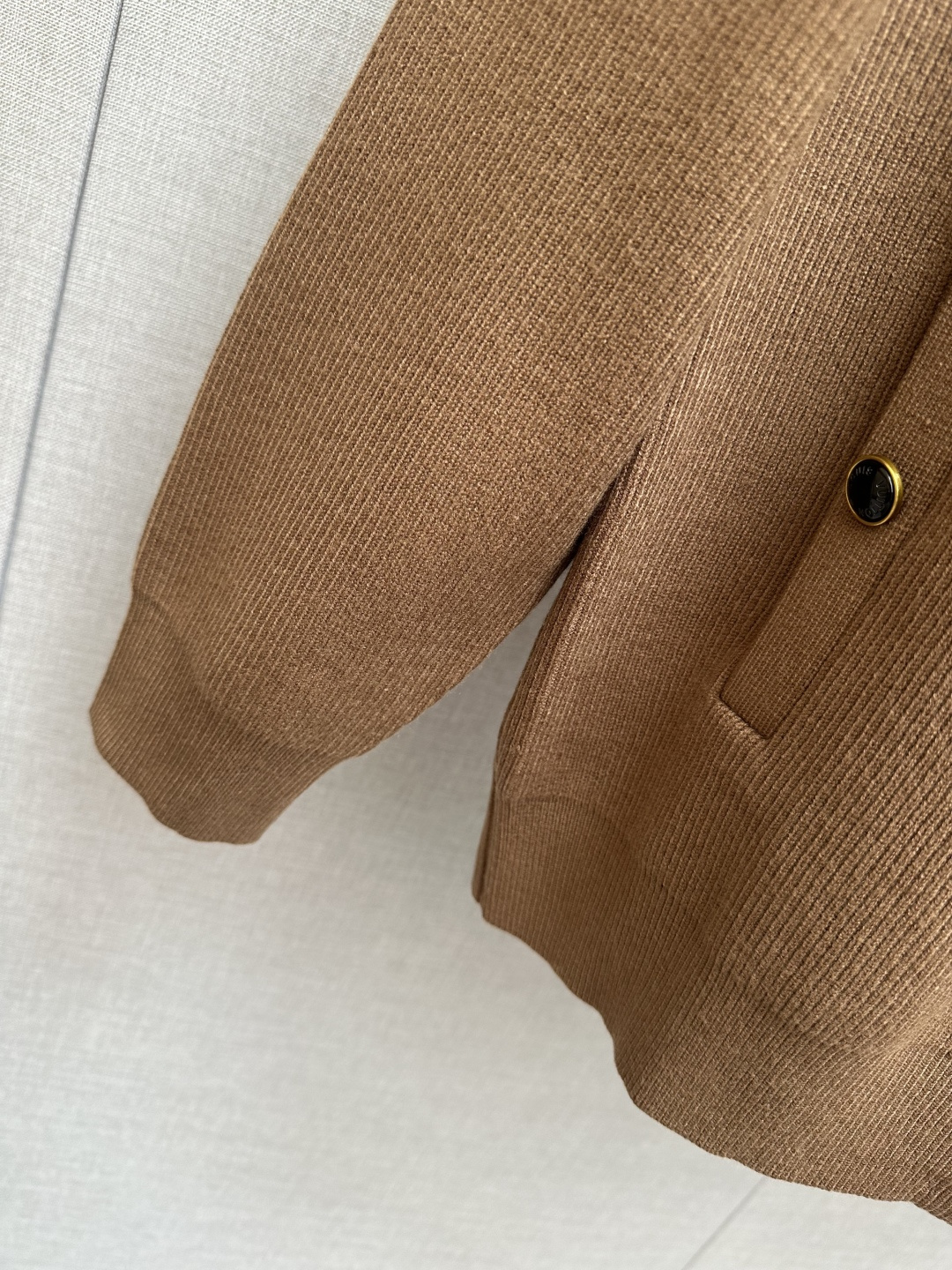 Louis Vuitton Wool Sweater with Embroidered Logo - Classic & Comfortable 7 cmp i1764846732525 8236 0 5