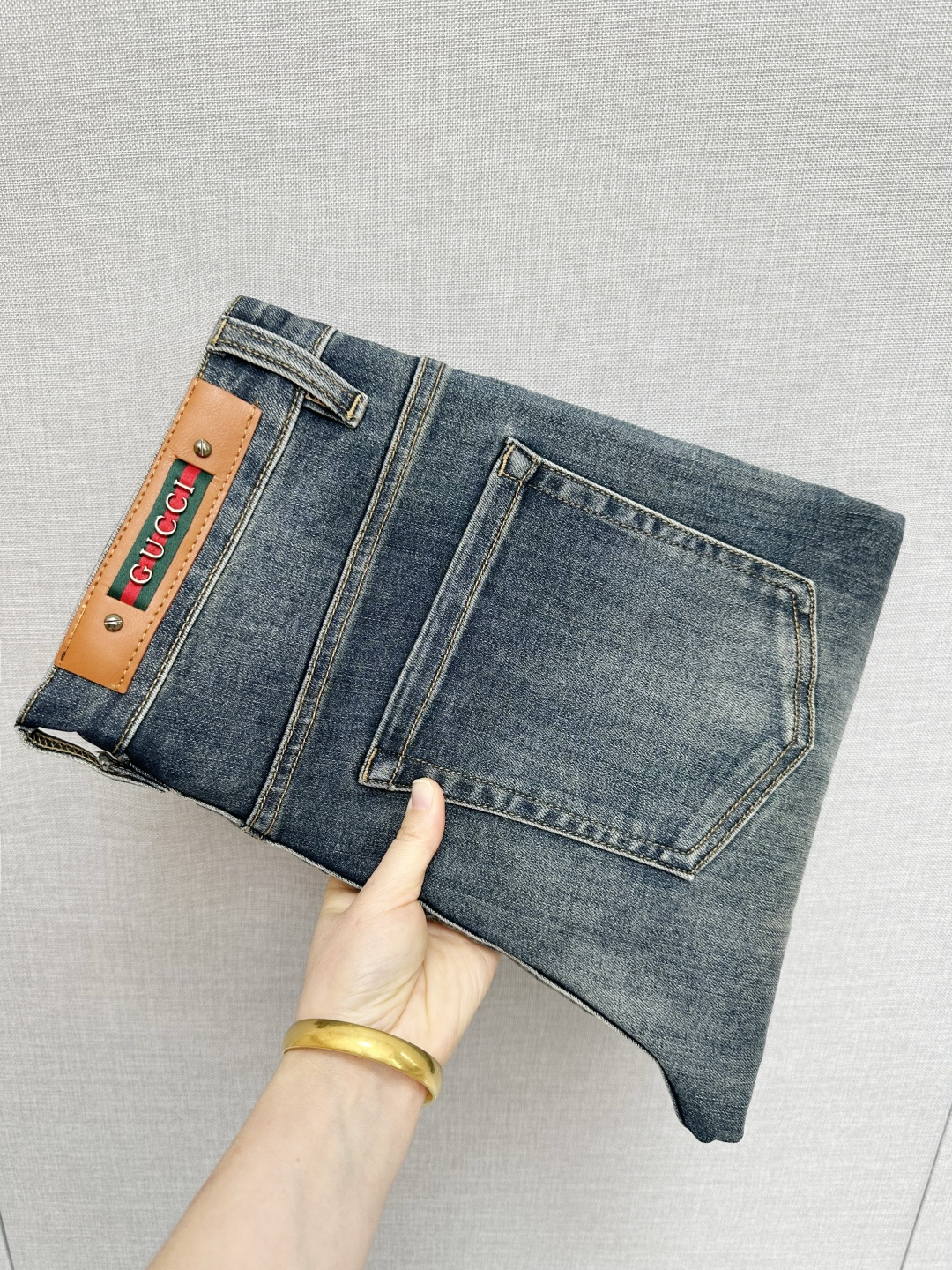 NO:650458,GUCCI official website counters are available at the same time, original goods, super stylish jeans, customized original washed denim fabric, unique design, top-notch printing technology letter pattern logo, original hardware accessories decoration, an extremely outstanding pair of jeans, the materials and craftsmanship are extremely luxurious and exquisite, extremely high-grade, handsome and stylish upper body, recommended, code number 29-38,, gucci, jeans, alexander wang19860909GUCCI 官网专柜同步有售,原单狠货,超级有范儿的一款牛仔裤,定制原版水洗牛仔面料,独特设计,顶级印花工艺字母图案logo,原版五金辅料装饰,极为翘楚的一款牛仔裤,用料与工艺都极致奢华精湛,档次极高,上身帅气有型,推荐,码数29—38,,gucci,jeans,alexander wang,Men's clothing