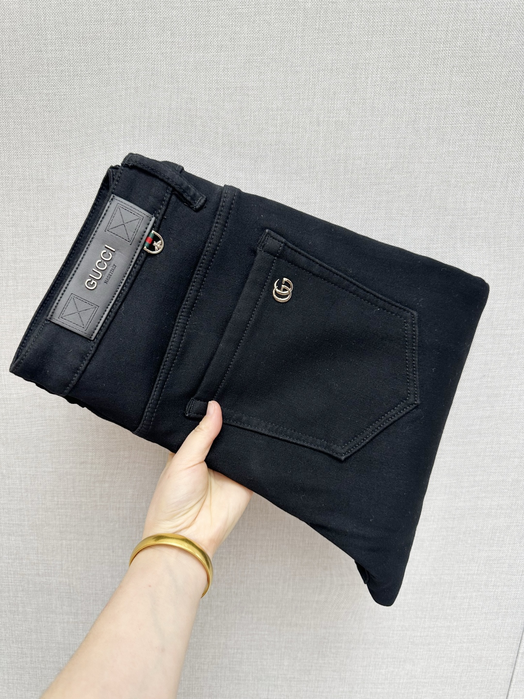 NO:682660,GUCCI official website counters are available at the same time, original goods, plus velvet style, super stylish jeans, customized original washed denim fabric, unique design, top-notch printing technology letter pattern logo, original hardware accessories decoration, extremely outstanding jeans, the materials and craftsmanship are extremely luxurious and exquisite, extremely high-grade, handsome and stylish upper body, recommended, code number 29-38,, gucci, jeans,19860909GUCCI 官网专柜同步有售,原单狠货,加绒款 超级有范儿的一款牛仔裤,定制原版水洗牛仔面料,独特设计,顶级印花工艺字母图案logo,原版五金辅料装饰,极为翘楚的一款牛仔裤,用料与工艺都极致奢华精湛,档次极高,上身帅气有型,推荐,码数29—38,,gucci,jeans,,Men's clothing