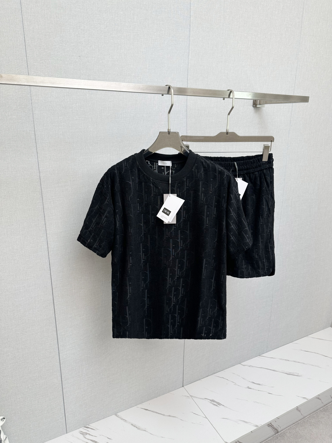 NO:727675,Supports clothes and shorts after the New Year, high-end quality couple style DIOR Dior 2026ss new product, classic versatile short-sleeved shorts velvet jacquard loog suit, silky smooth fabrics are upgraded simultaneously. Welcome to order colors black, white, blue sizes XS-L (pay attention to details. Customized fabrics), dior, dior, shorts, T-shirt,19860909支持年后 衣服.短裤 高端品質 情侶款  DIOR 迪奥 2026ss新品 经典百搭款短袖短褲天鵝絨提花loog套裝,手感丝滑面料同步升级.歡迎訂購 顏色黑色,白色,蓝色 尺碼XS-L（注意细节.定制面料）,,dior,dior,shorts,T-shirt,,Men's clothing