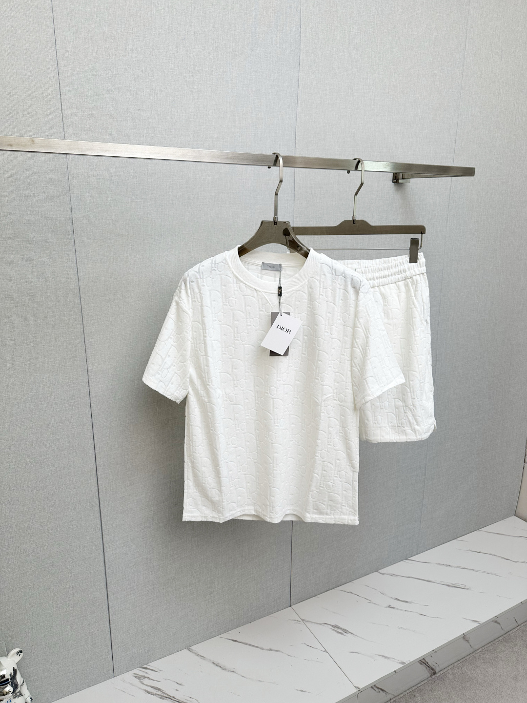 NO:745401,Clothes. Shorts, high-end quality, couple style, DIOR Dior 2026ss new product, classic versatile short-sleeved shorts, velvet jacquard loog suit, silky smooth fabrics are upgraded at the same time. Welcome to order, color black, white, blue, size XS-L (pay attention to details. Customized fabric),, dior, dior, shorts, T-shirt,19860909衣服.短裤 高端品質 情侶款  DIOR 迪奥 2026ss新品 经典百搭款短袖短褲天鵝絨提花loog套裝,手感丝滑面料同步升级.歡迎訂購 顏色黑色,白色,蓝色 尺碼XS-L（注意细节.定制面料）,,dior,dior,shorts,T-shirt,,Men's clothing