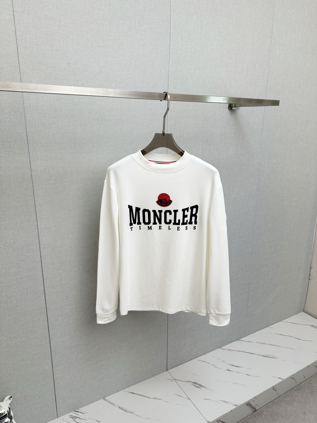 NO:727615,Supporting the New Year's Eve, the new long-sleeved sweatshirt from Meng Mouth MO has classic logo design and is versatile. It will be sold simultaneously on the official website. Customized fabric, soft and delicate, highly skin-friendly, perfectly interpreting the brand's fashion trend!  A man's wardrobe is indispensable for the basics. It is a low-key design and a must-have item. Dear friends, hurry up and get it!  Size S—2XL,,Moncler,hoodie,sweatshirts,19860909支持年后 蒙口MO新品长袖卫衣,经典Logo设计,百搭款 官网同步发售 定制面料,柔软细腻,亲肤感极高,完美诠释出品牌的时尚潮流！男人的衣柜都少不了基础 是低调的设计 必备款,亲们赶紧入手！码数S—2XL,,Moncler,hoodie,sweatshirts,,Men's clothing