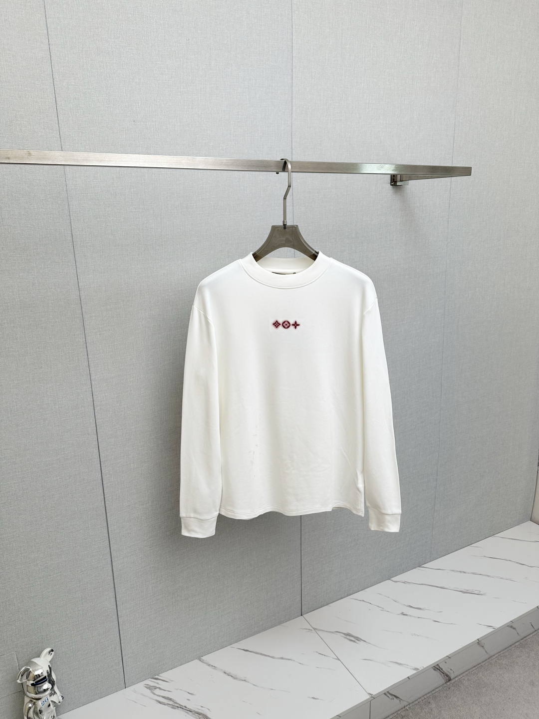 NO:727606,Support the new LV long-sleeved sweatshirt after the new year, classic logo design, versatile style. It will be sold simultaneously on the official website. Customized fabric, soft and delicate, highly skin-friendly, perfectly interpreting the brand's fashion trend!  A man's wardrobe is indispensable for the basics. It is a low-key design and a must-have item. Dear friends, hurry up and get it!  Size S—2XL,,louis vuitton,hoodie,sweatshirts,19860909支持年后 LV新品长袖卫衣,经典Logo设计,百搭款 官网同步发售 定制面料,柔软细腻,亲肤感极高,完美诠释出品牌的时尚潮流！男人的衣柜都少不了基础 是低调的设计 必备款,亲们赶紧入手！码数S—2XL,,louis vuitton,hoodie,sweatshirts,,Men's clothing