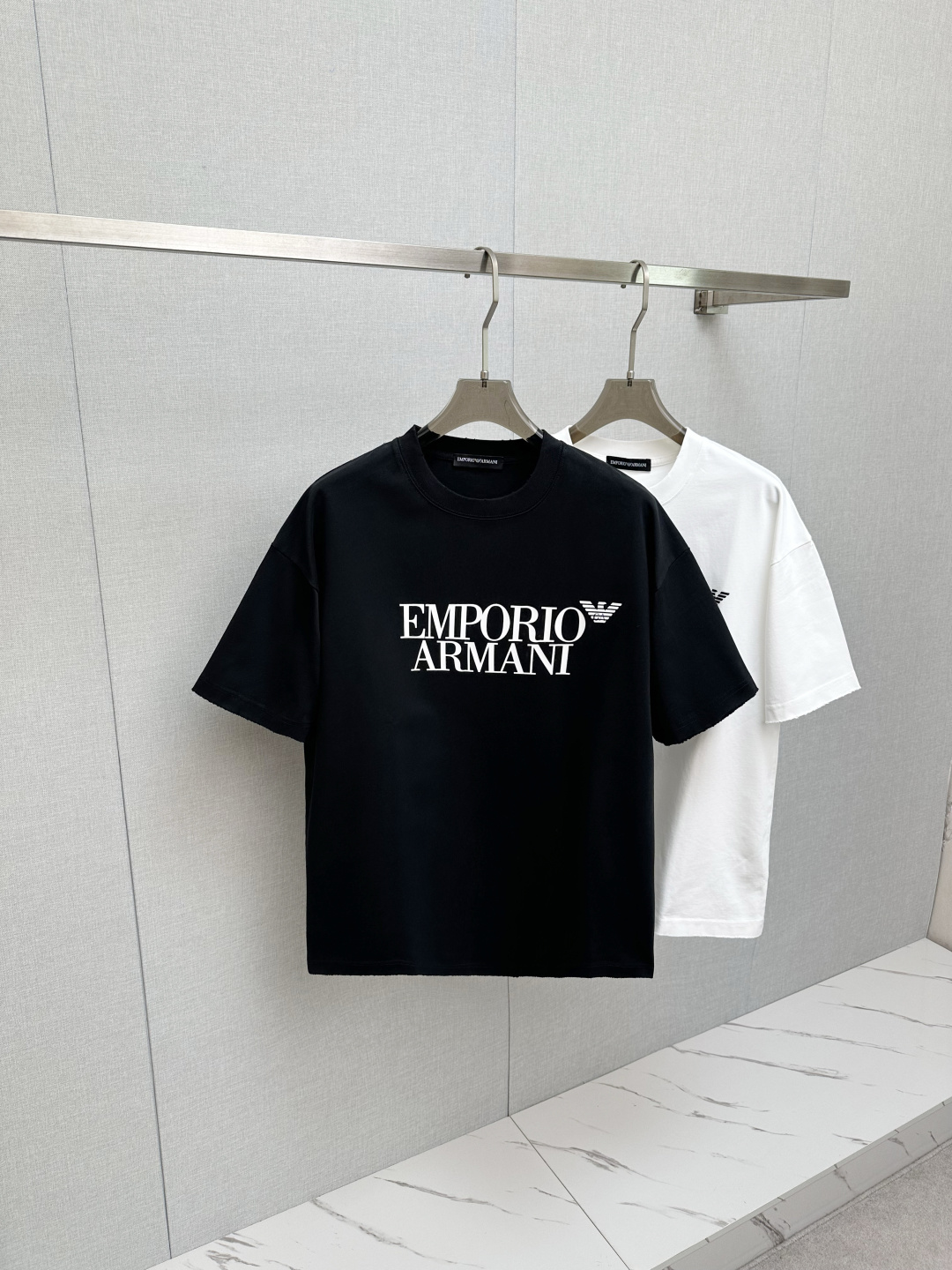 NO:736789,Amani 2026 new short-sleeved T-shirt!  Fashionable and casual short-sleeved T-shirt with catwalk pattern!  Design a logo!  The highly designed and selected customer-supplied fabrics are soft to the touch, comfortable to wear and breathable. You will definitely fall in love with the real thing!  Non-sexist couples can wear mixed styles to open up a new fashion style!  Distinguishing market version, high-definition series!  Size M-3XL,,T-shirt,tees,t-shirt,19860909Amani 2026新款短袖T恤！走秀图案时尚休闲短袖T恤衫！设计logo设计！极具设计精选客供面料,手感柔软亲肤,着身舒适透气性都无法挑剔,实物绝对会让你爱不释手！无性别主义的情侣混穿款式,打开全新的时装新韵味！区别市场版本,高定系列！尺码M-3XL,,T-shirt,tees，t-shirt,,Men's clothing