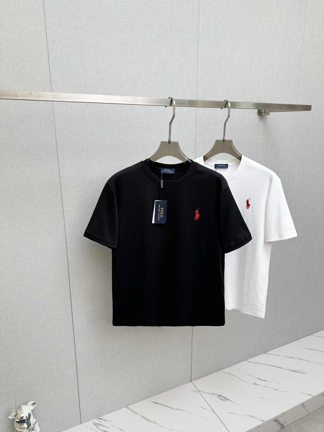 NO:731281,Support the new 2026ss new stylish casual round neck casual short sleeves with classic element design!  There is not too much complicated craftsmanship, it is just the fusion of design and materials. Counter sizes are S-2XL, T-shirt,19860909支持年后 2026ss新品时尚休闲圆领休闲短袖 经典元素设计！没有过多复杂的工艺 玩的就是设计与材质的融合 专柜尺码S-2XL,,T-shirt,,Men's clothing