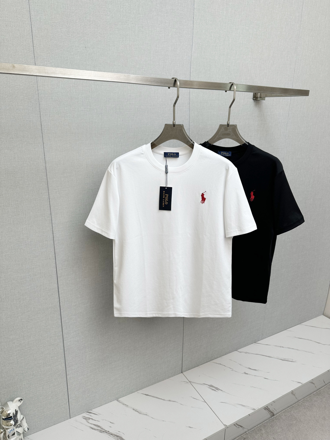 NO:746698,2026ss new fashion casual round neck casual short sleeves classic element design!  There is not too much complicated craftsmanship, it is just the fusion of design and materials. Counter sizes are S-2XL, T-shirt,198609092026ss新品时尚休闲圆领休闲短袖 经典元素设计！没有过多复杂的工艺 玩的就是设计与材质的融合 专柜尺码S-2XL,,T-shirt,,Men's clothing