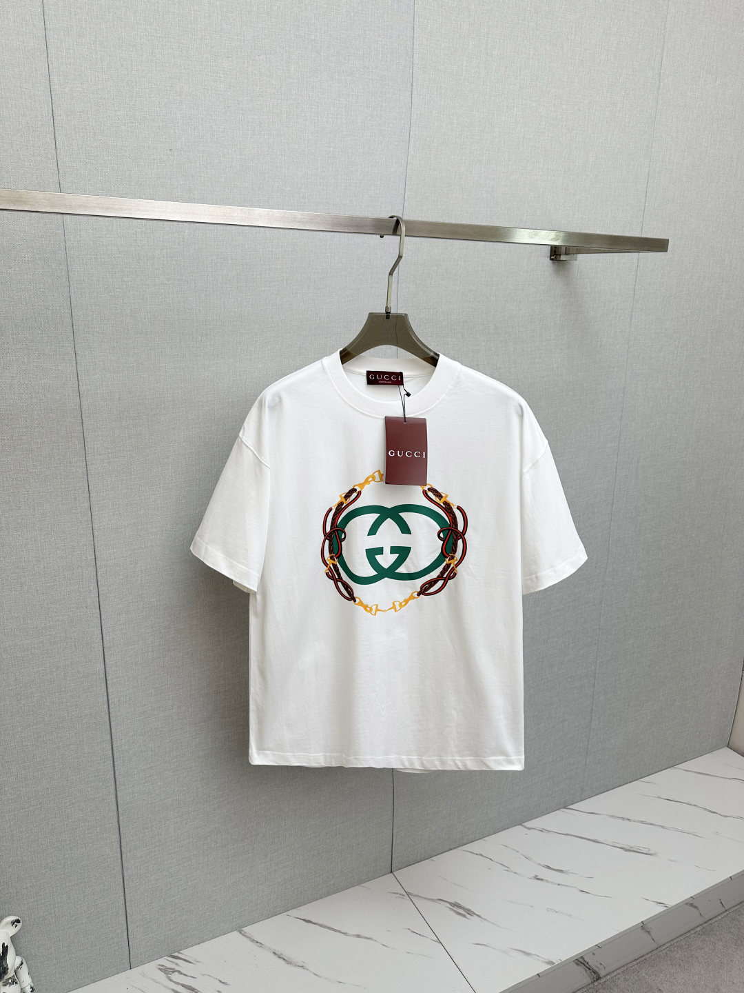 NO:758701,2026 new short-sleeved T-shirt!  Fashionable and casual short-sleeved T-shirt with catwalk pattern!  Design a logo!  The highly designed and selected customer-supplied fabrics are soft to the touch, comfortable to wear and breathable. The real thing will definitely make you fall in love with it!  Non-sexist couples can wear mixed styles to open up a new fashion style!  Distinguishing market version, high-definition series!  Size M-3XL,,T-shirt,tees,t-shirt,198609092026新款短袖T恤！走秀图案时尚休闲短袖T恤衫！设计logo设计！极具设计精选客供面料,手感柔软亲肤,着身舒适透气性都无法挑剔,实物绝对会让你爱不释手！无性别主义的情侣混穿款式,打开全新的时装新韵味！区别市场版本,高定系列！尺码M-3XL,,T-shirt,tees，t-shirt,,Men's clothing