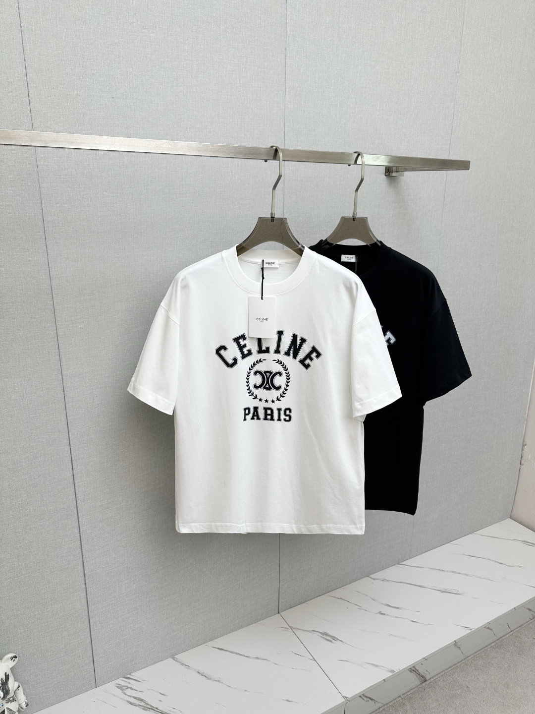 NO:736764,2026 new short-sleeved T-shirt!  Fashionable and casual short-sleeved T-shirt with catwalk pattern!  Design a logo!  The highly designed and selected customer-supplied fabrics are soft to the touch, comfortable to wear and breathable. You will definitely fall in love with the real thing!  Non-sexist couples can wear mixed styles to open up a new fashion style!  Distinguishing market version, high-definition series!  Size M-3XL,,T-shirt,tees,t-shirt,198609092026新款短袖T恤！走秀图案时尚休闲短袖T恤衫！设计logo设计！极具设计精选客供面料,手感柔软亲肤,着身舒适透气性都无法挑剔,实物绝对会让你爱不释手！无性别主义的情侣混穿款式,打开全新的时装新韵味！区别市场版本,高定系列！尺码M-3XL,,T-shirt,tees，t-shirt,,Men's clothing