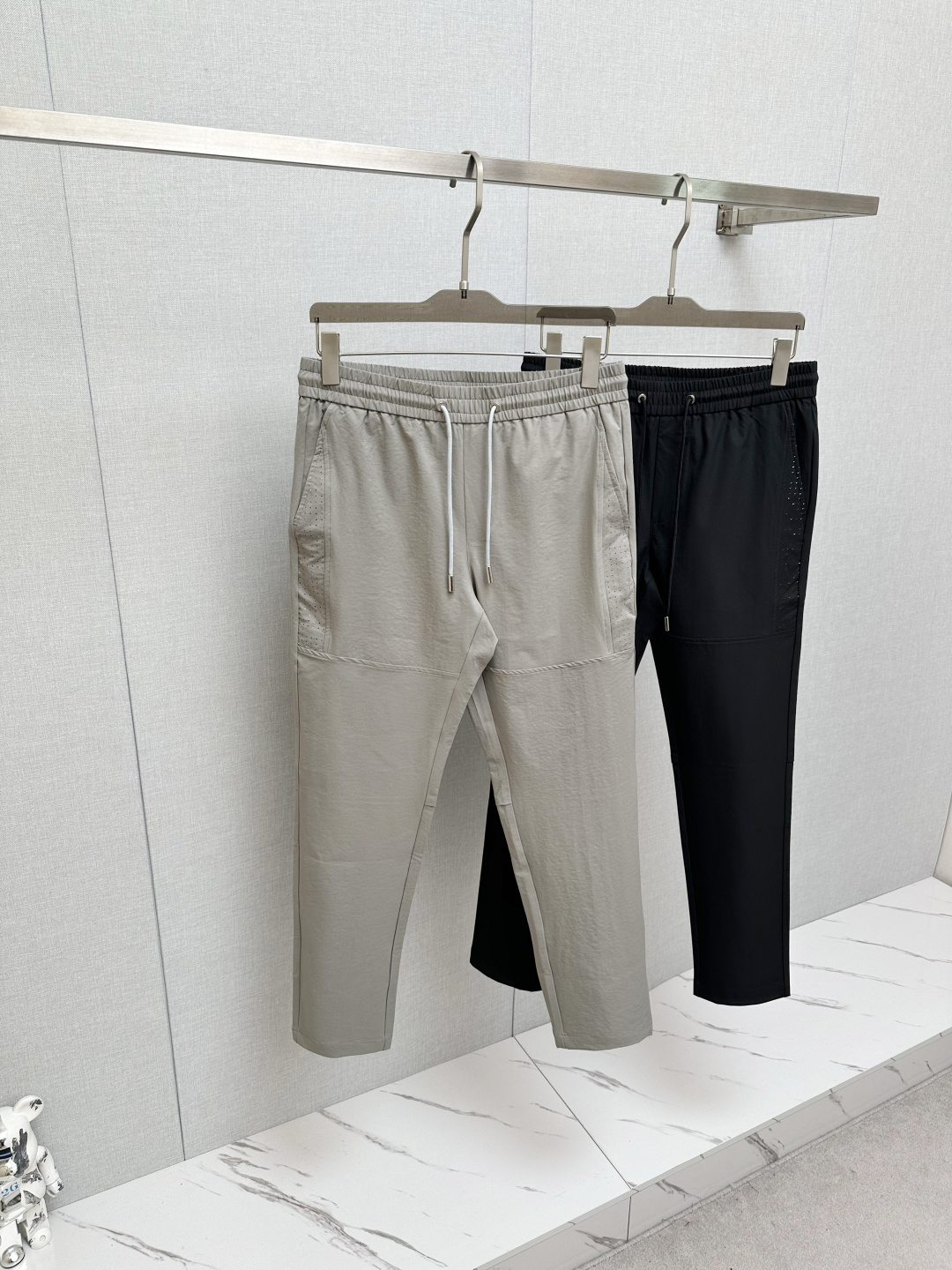 P210 CD 2026ss nuevo pantalón casual, estilo clásico del que nunca te cansarás, logo clásico en el cuerpo, malla láser …