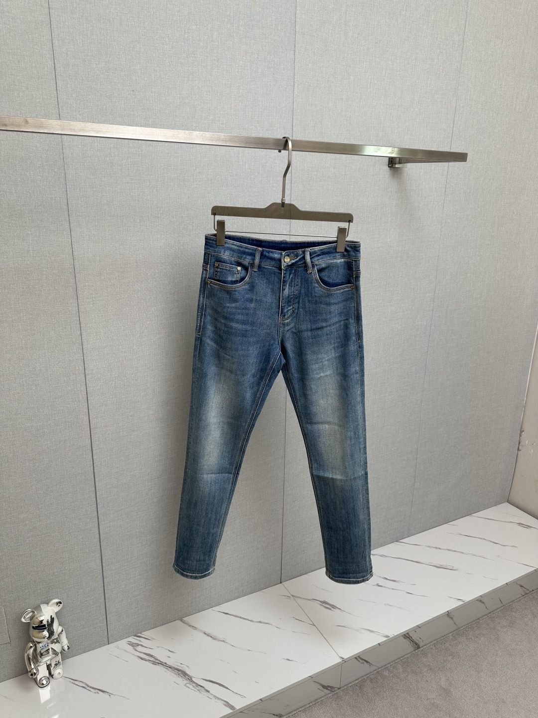FD 官网专柜同步有售，原单狠货，超级有范儿的一款牛仔裤，定制原版水洗牛仔面料，独特设计，顶级印花工艺字