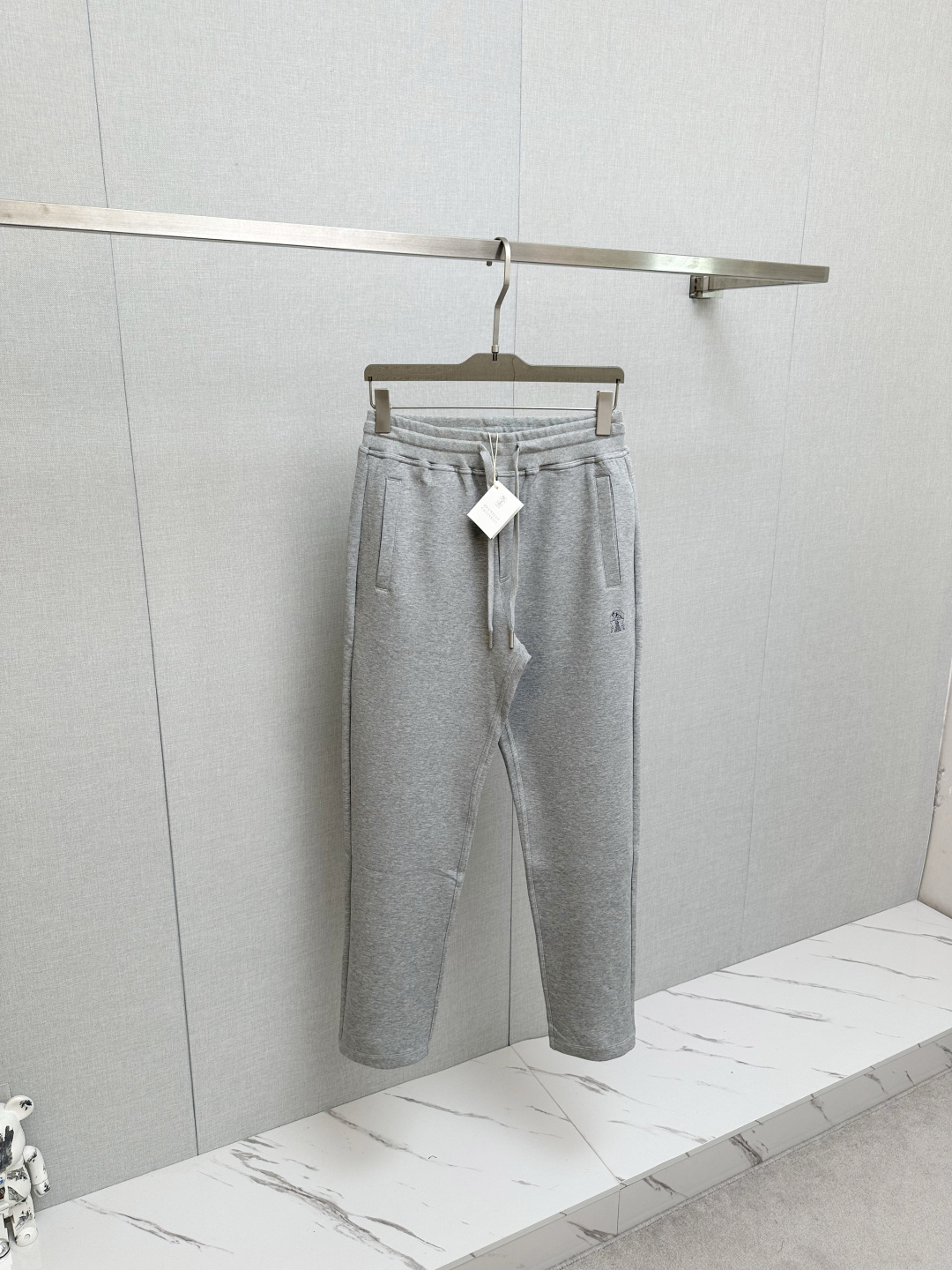 NO:758723,BC Bruti's new casual pants are made of fabrics imported from Europe, which are soft, comfortable and textured. The original hardware accessories are very cool, the details are exquisite, the upper body effect is super amazing, and they are trendy and versatile. Made with exquisite fabrics, it shows the excellent style. A must-have style!  Definitely one worth owning!  Size M-3XL,,19860909BC布鲁提 新品休闲裤,选用欧洲进口面料,柔软舒适有质感,原版五金配件,非常炫酷,细节处理精致,上身效果超级无敌赞,潮流百搭.尚选面料匠心而制 彰显卓越臻品风范 必备款式！绝对值得拥有的一条！尺码M-3XL,,,Men's clothing