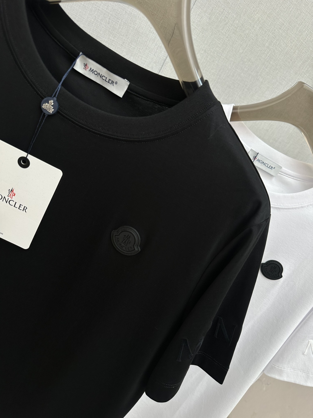 MO 2026ss 春夏新款首发专柜最新款短袖圆领T恤 高端订制 设计前卫时尚！手感柔软.穿着舒适.专柜