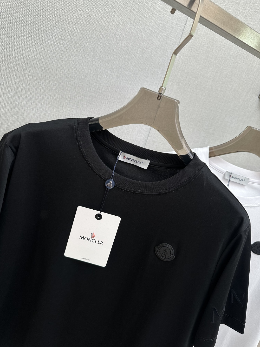 MO 2026ss 春夏新款首发专柜最新款短袖圆领T恤 高端订制 设计前卫时尚！手感柔软.穿着舒适.专柜