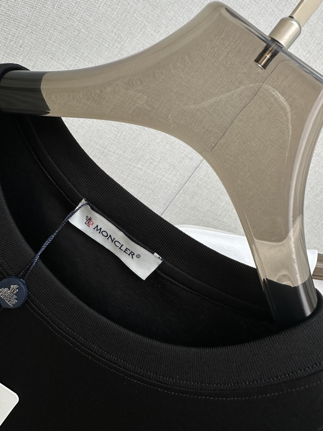 MO 2026ss 春夏新款首发专柜最新款短袖圆领T恤 高端订制 设计前卫时尚！手感柔软.穿着舒适.专柜