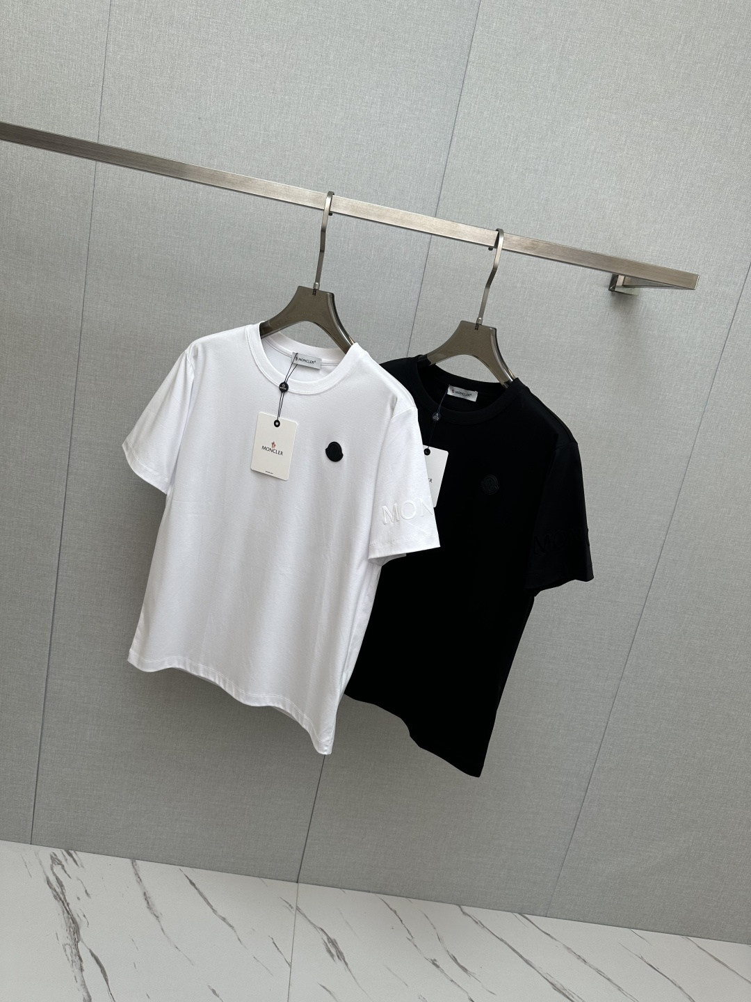 MO 2026ss 春夏新款首发专柜最新款短袖圆领T恤 高端订制 设计前卫时尚！手感柔软.穿着舒适.专柜