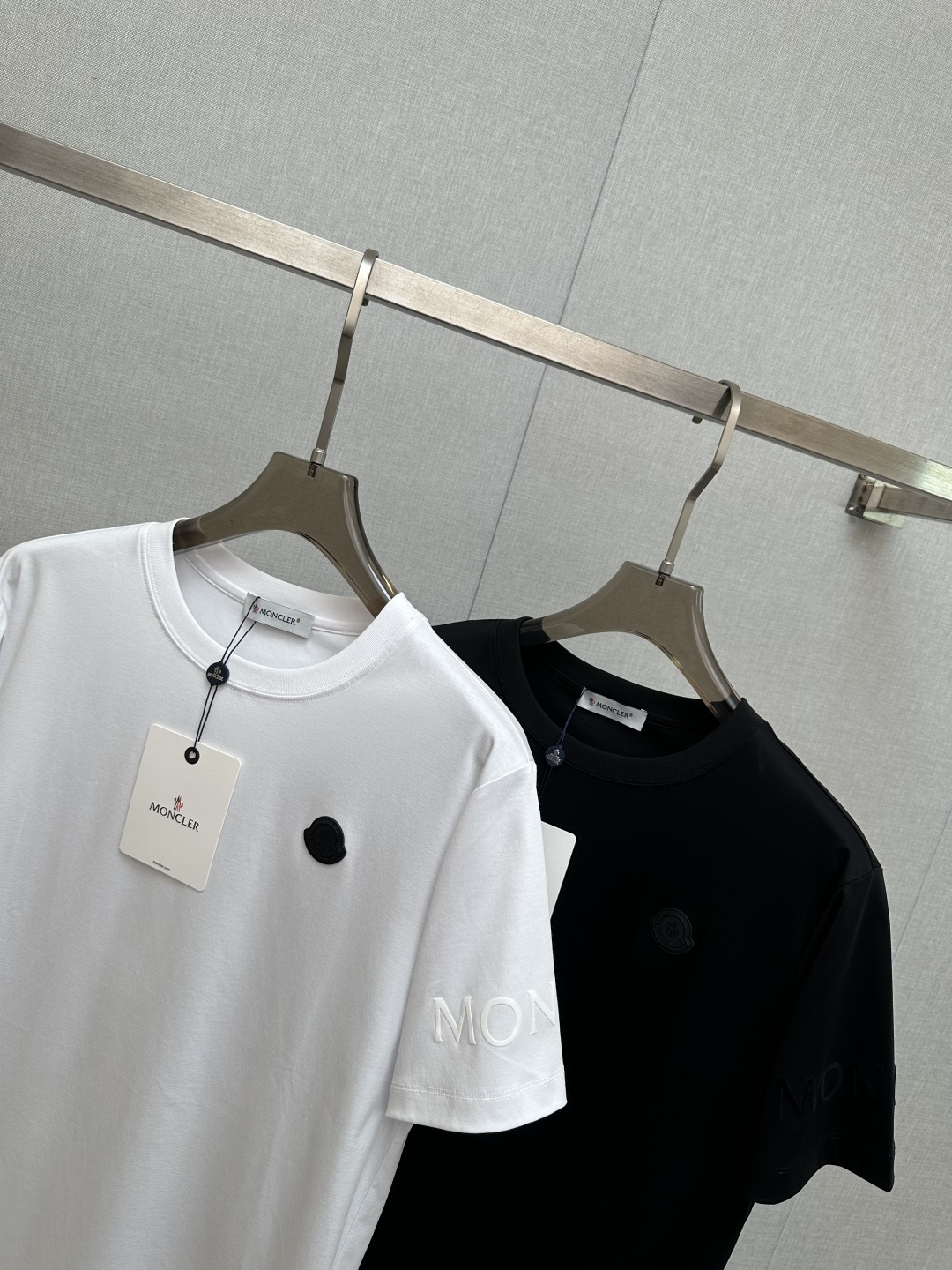 MO 2026ss 春夏新款首发专柜最新款短袖圆领T恤 高端订制 设计前卫时尚！手感柔软.穿着舒适.专柜
