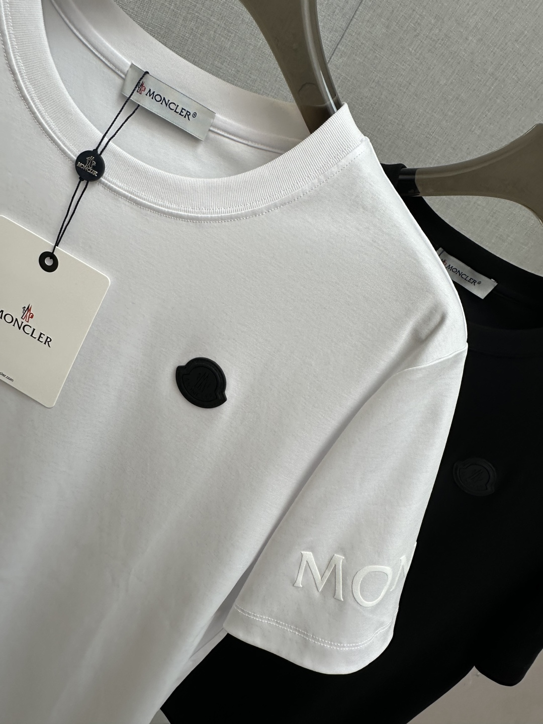 MO 2026ss 春夏新款首发专柜最新款短袖圆领T恤 高端订制 设计前卫时尚！手感柔软.穿着舒适.专柜
