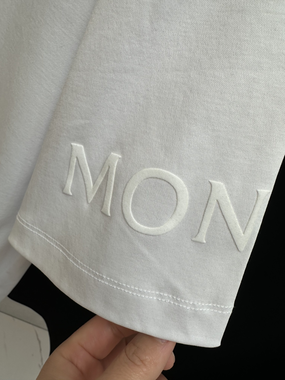 MO 2026ss 春夏新款首发专柜最新款短袖圆领T恤 高端订制 设计前卫时尚！手感柔软.穿着舒适.专柜