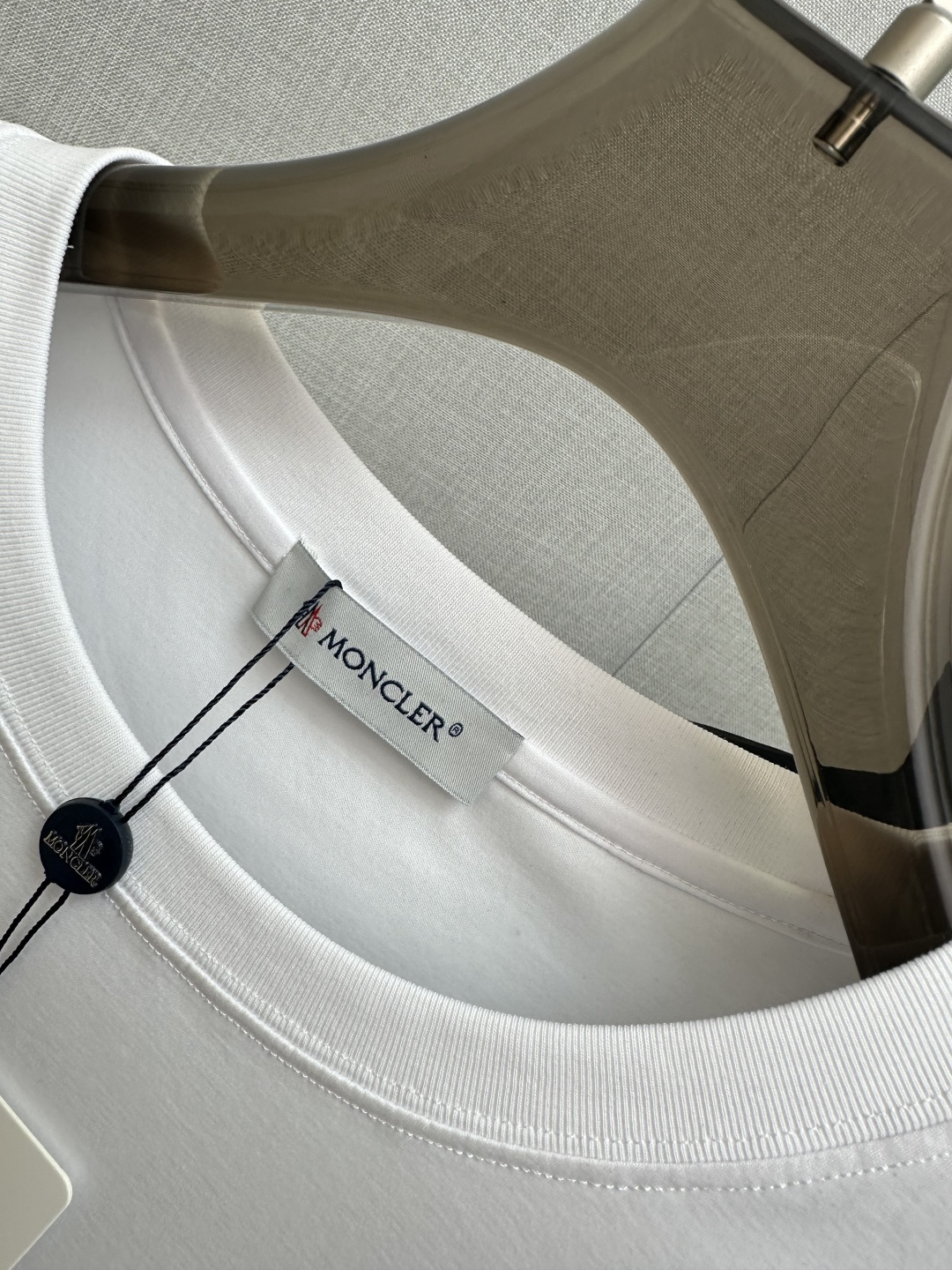 MO 2026ss 春夏新款首发专柜最新款短袖圆领T恤 高端订制 设计前卫时尚！手感柔软.穿着舒适.专柜