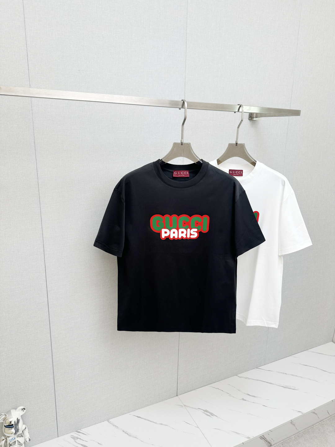 NO:746712,GUCCI 2026ss new spring and summer new debut counter, the latest short-sleeved round neck T-shirt, high-end customization, avant-garde and fashionable design!  Soft to the touch. Comfortable to wear. Exquisite counter-level stitching. Exquisite workmanship. The upper body effect is incomparably handsome!  A must-have item for a stylish man!  Size M—3XL,,gucci,T-shirt,tees,t-shirt,19860909GUCCI 2026ss 春夏新款首发专柜最新款短袖圆领T恤 高端订制 设计前卫时尚！手感柔软.穿着舒适.专柜级别精致车线.做工精细.上身效果无敌帅气！型男必备单品！ 码数M—3XL,,gucci,T-shirt,tees，t-shirt,,Men's clothing