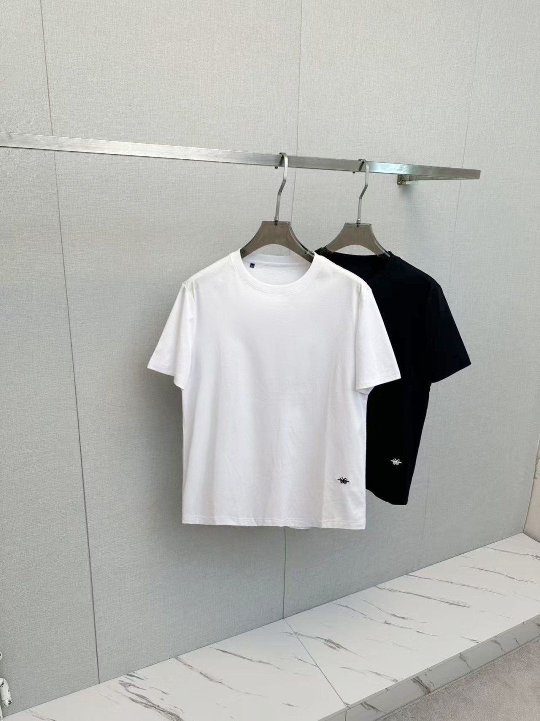 NO:758726,DIOR top quality 2026 new short sleeves!  Original customized fabric, soft to the touch. Top imported private goods, fashionable design and trendy short sleeves, without losing luxury. There is no doubt about the quality. The upper body effect is great, the same style as the luxury official website!  Size M—3XL,,dior,T-shirt,19860909DIOR 顶级品质 2026新品短袖！原版定制面料,手感柔软.顶级进口私货,时尚设计潮流短袖,不失奢华 品质毋庸置疑 上身效果超赞,奢华官网同款！尺码M—3XL,,dior,T-shirt,,Men's clothing