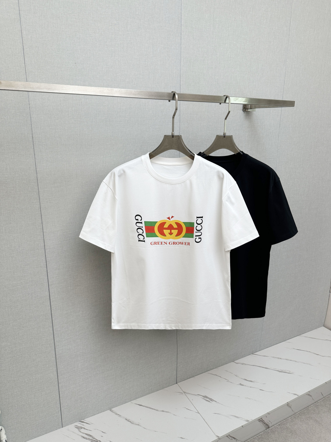 NO:761548,GUCCI top quality 2026 new short sleeves!  Original customized fabric, soft to the touch. Top imported private goods, fashionable design and trendy short sleeves, without losing luxury. There is no doubt about the quality. The upper body effect is great, the same style as the luxury official website!  Size M—3XL,,gucci,T-shirt,19860909GUCCI 顶级品质 2026新品短袖！原版定制面料,手感柔软.顶级进口私货,时尚设计潮流短袖,不失奢华 品质毋庸置疑 上身效果超赞,奢华官网同款！尺码M—3XL,,gucci,T-shirt,,Men's clothing