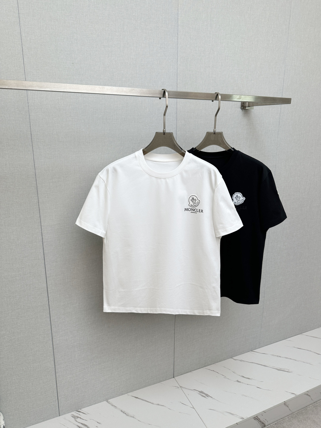 NO:761563,MO top quality 2026 new short sleeves!  Original customized fabric, soft to the touch. Top imported private goods, fashionable design and trendy short sleeves, without losing luxury. There is no doubt about the quality. The upper body effect is great, the same style as the luxury official website!  Size M—3XL,,T-shirt,19860909MO 顶级品质 2026新品短袖！原版定制面料,手感柔软.顶级进口私货,时尚设计潮流短袖,不失奢华 品质毋庸置疑 上身效果超赞,奢华官网同款！尺码M—3XL,,T-shirt,,Men's clothing