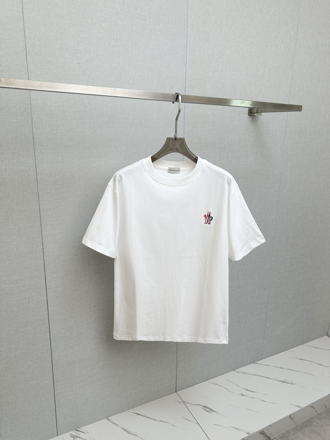 NO:848435,MO top quality 2026 new short sleeves!  Original customized fabric, soft to the touch. Top imported private goods, fashionable design and trendy short sleeves, without losing luxury. There is no doubt about the quality. The upper body effect is great, the same style as the luxury official website!  Size XS—2XL,,T-shirt,19860909MO 顶级品质 2026新品短袖！原版定制面料,手感柔软.顶级进口私货,时尚设计潮流短袖,不失奢华 品质毋庸置疑 上身效果超赞,奢华官网同款！尺码XS—2XL,,T-shirt,,Men's clothing