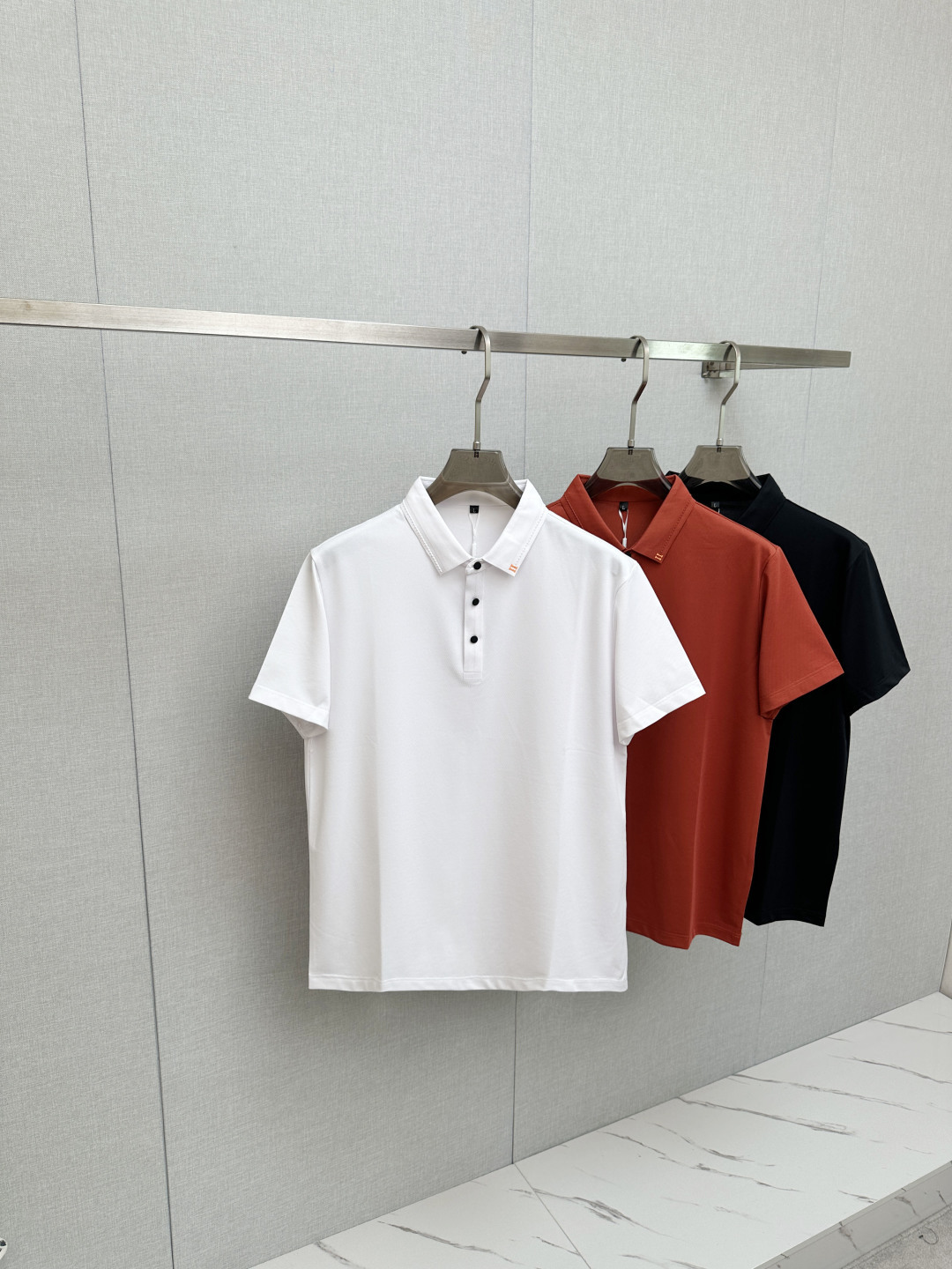 NO:848450,H family top quality 2026 new lapel original customized fabric, soft to the touch. Top imported private goods, fashionable design and trendy short sleeves, without losing luxury. The quality is beyond doubt. The upper body effect is great, the same style as the luxury official website!  Size M-4XL,,T-shirt,19860909H家 顶级品质 2026新品翻领 原版定制面料,手感柔软.顶级进口私货,时尚设计潮流短袖,不失奢华 品质毋庸置疑 上身效果超赞,奢华官网同款！尺码M-4XL,,T-shirt,,Men's clothing
