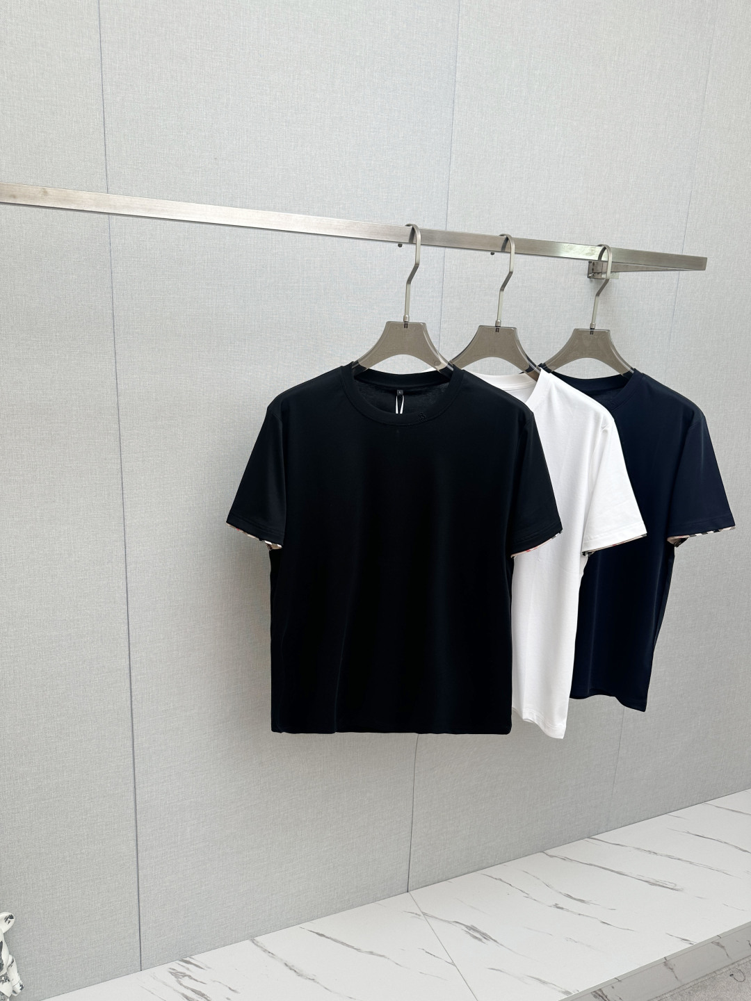 NO:860181,BURB top quality 2026 new short sleeves!  Original customized fabric, soft to the touch. Top imported private goods, fashionable design and trendy short sleeves, without losing luxury. There is no doubt about the quality. The upper body effect is great, the same style as the luxury official website!  Size M-4XL,,burberry,T-shirt,19860909BURB 顶级品质 2026新品短袖！原版定制面料,手感柔软.顶级进口私货,时尚设计潮流短袖,不失奢华 品质毋庸置疑 上身效果超赞,奢华官网同款！尺码M-4XL,,burberry,T-shirt,,Men's clothing